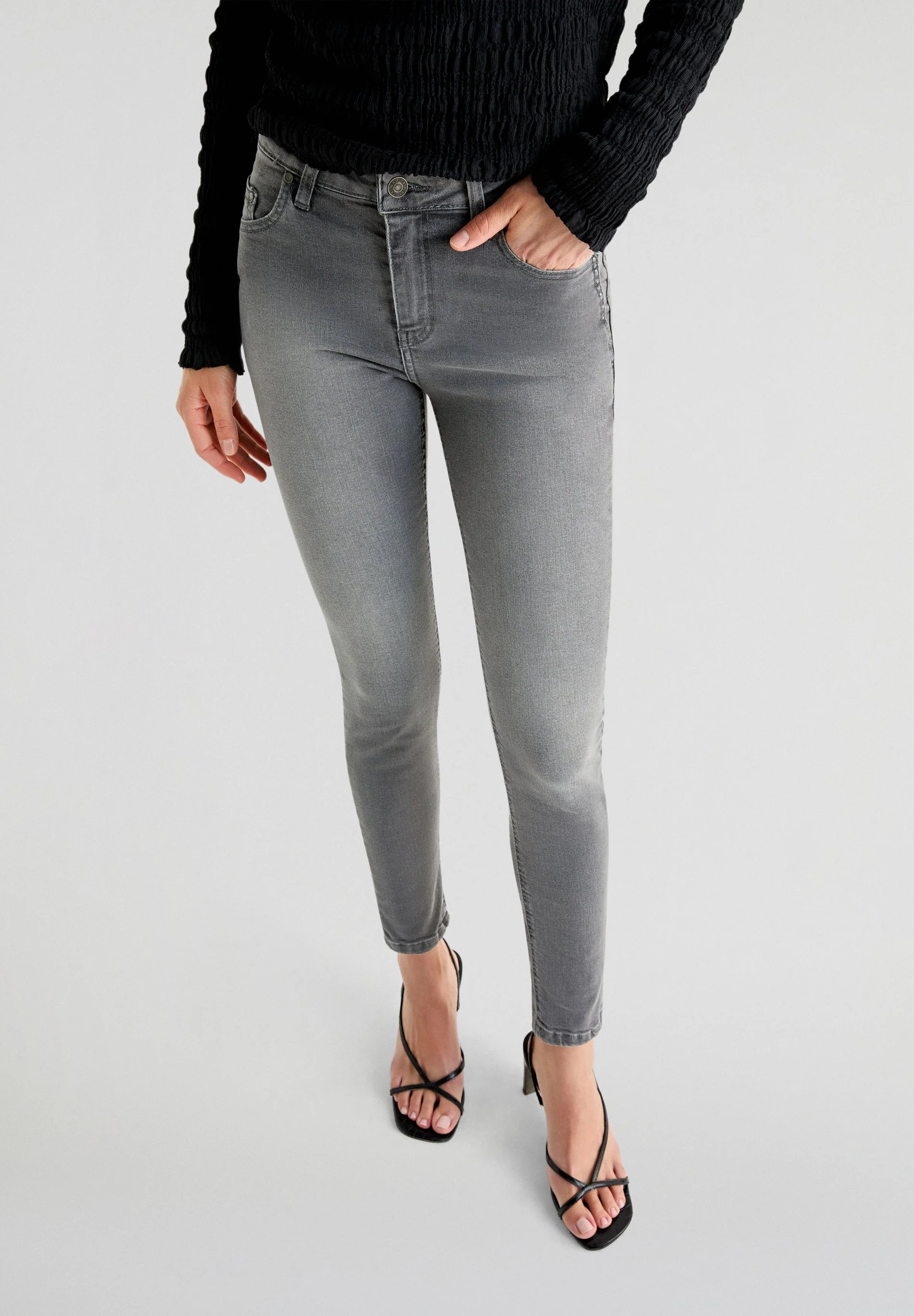 SKINNY JEANS WITH STUDS - Image 4