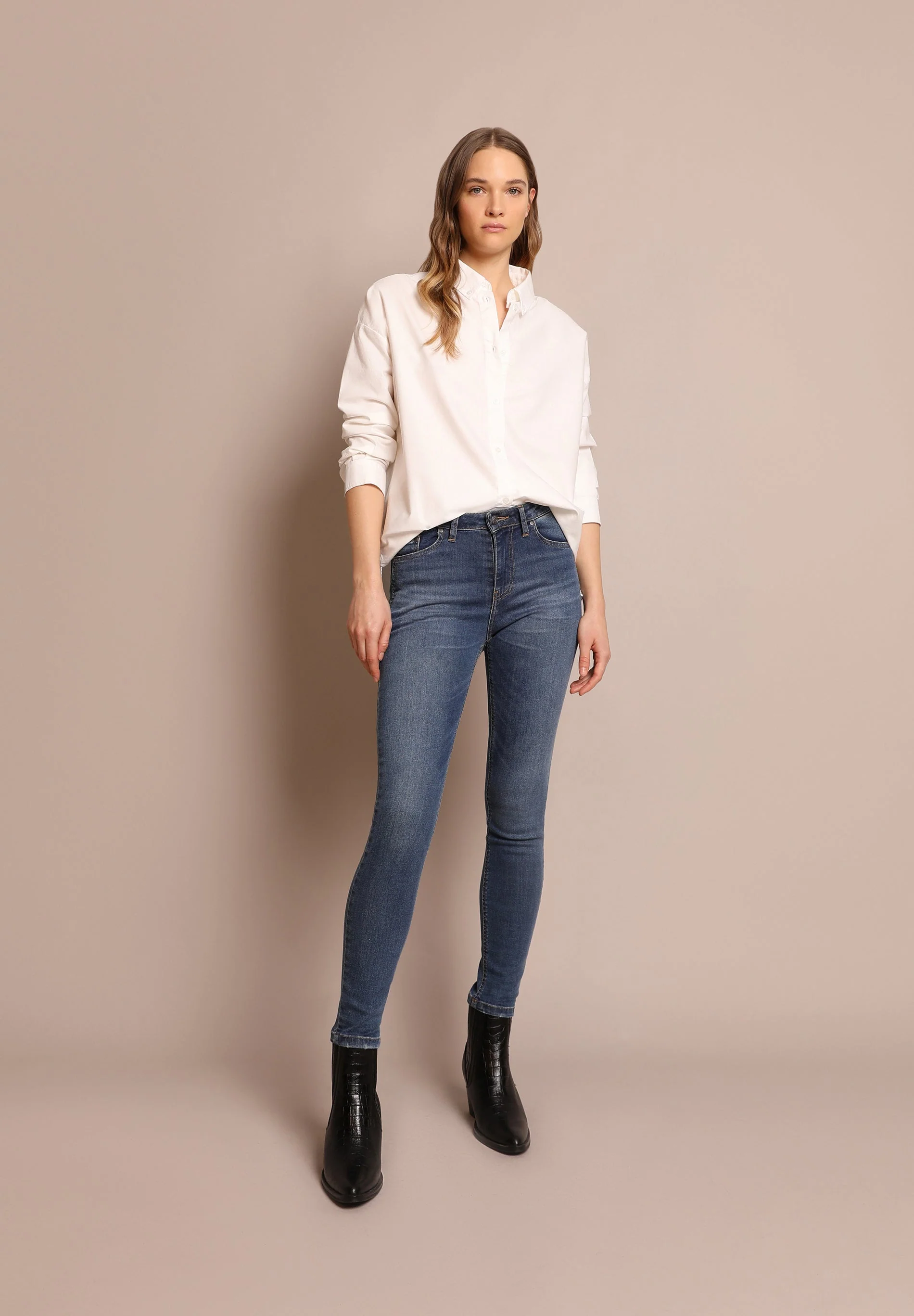 SKINNY JEANS WITH STUDS - Image 2