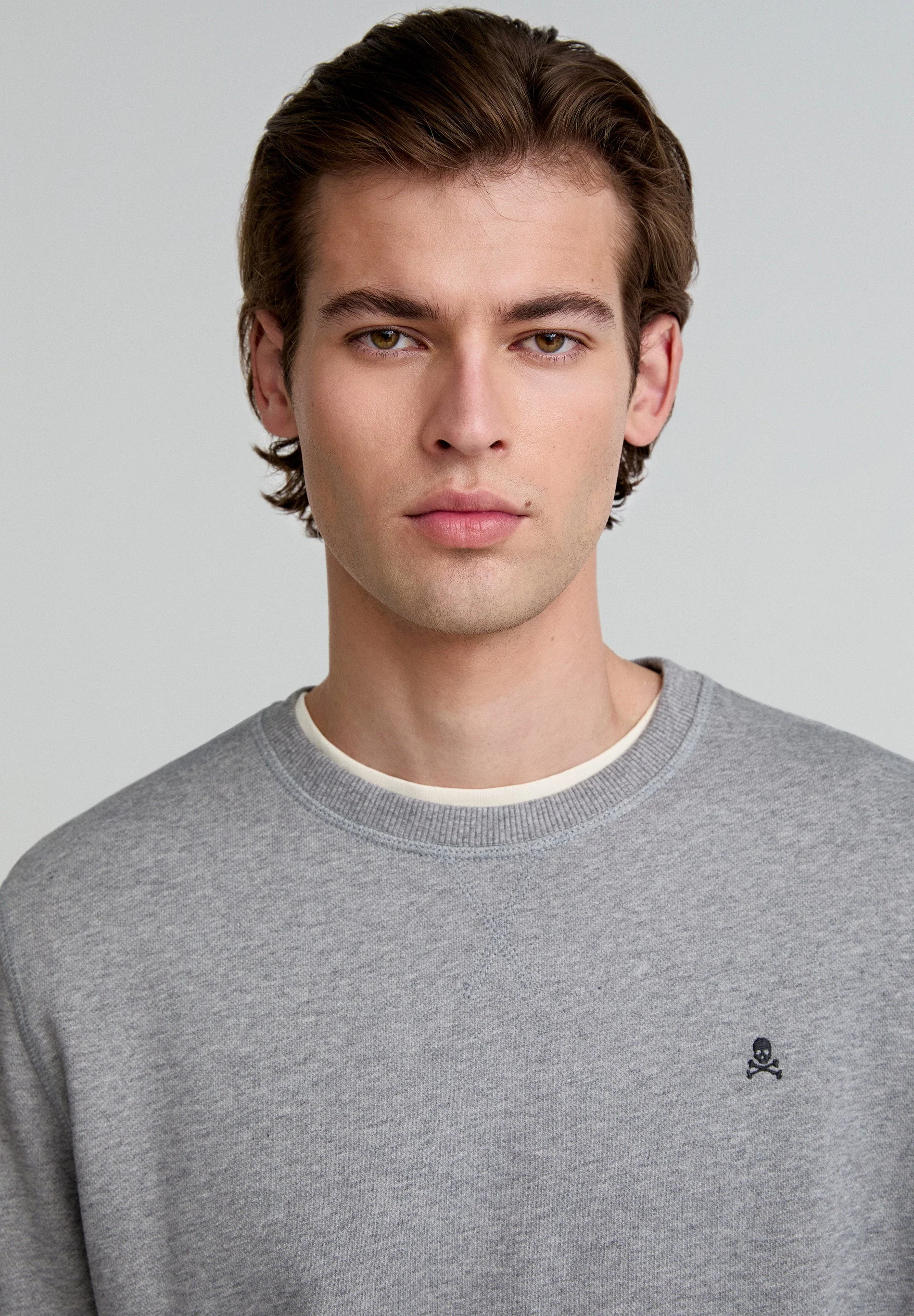 BASIC SWEATSHIRT WITH CONTRAST EMBROIDERY - Image 3