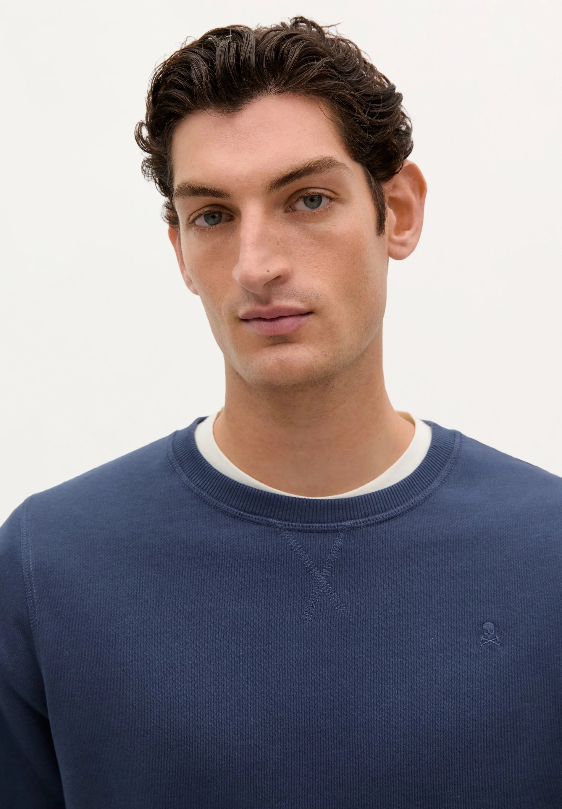 BASIC SWEATSHIRT WITH CONTRAST EMBROIDERY - Image 3
