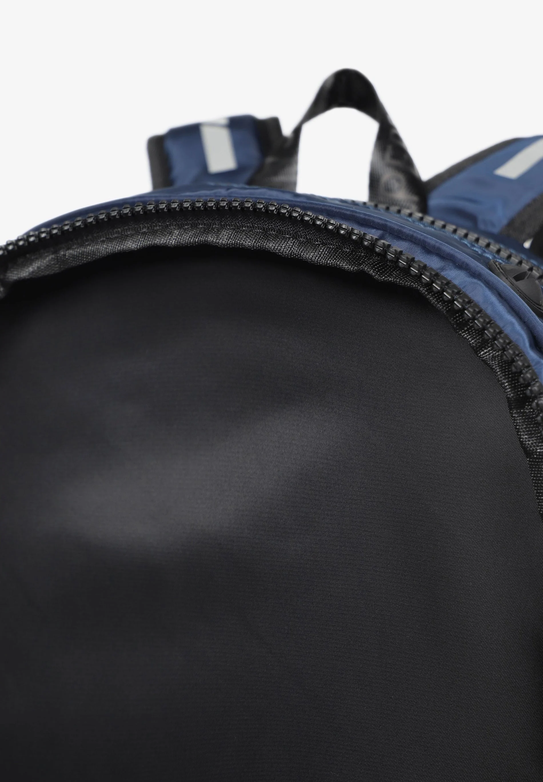BASIC BACKPACK WITH SKULL - Image 6