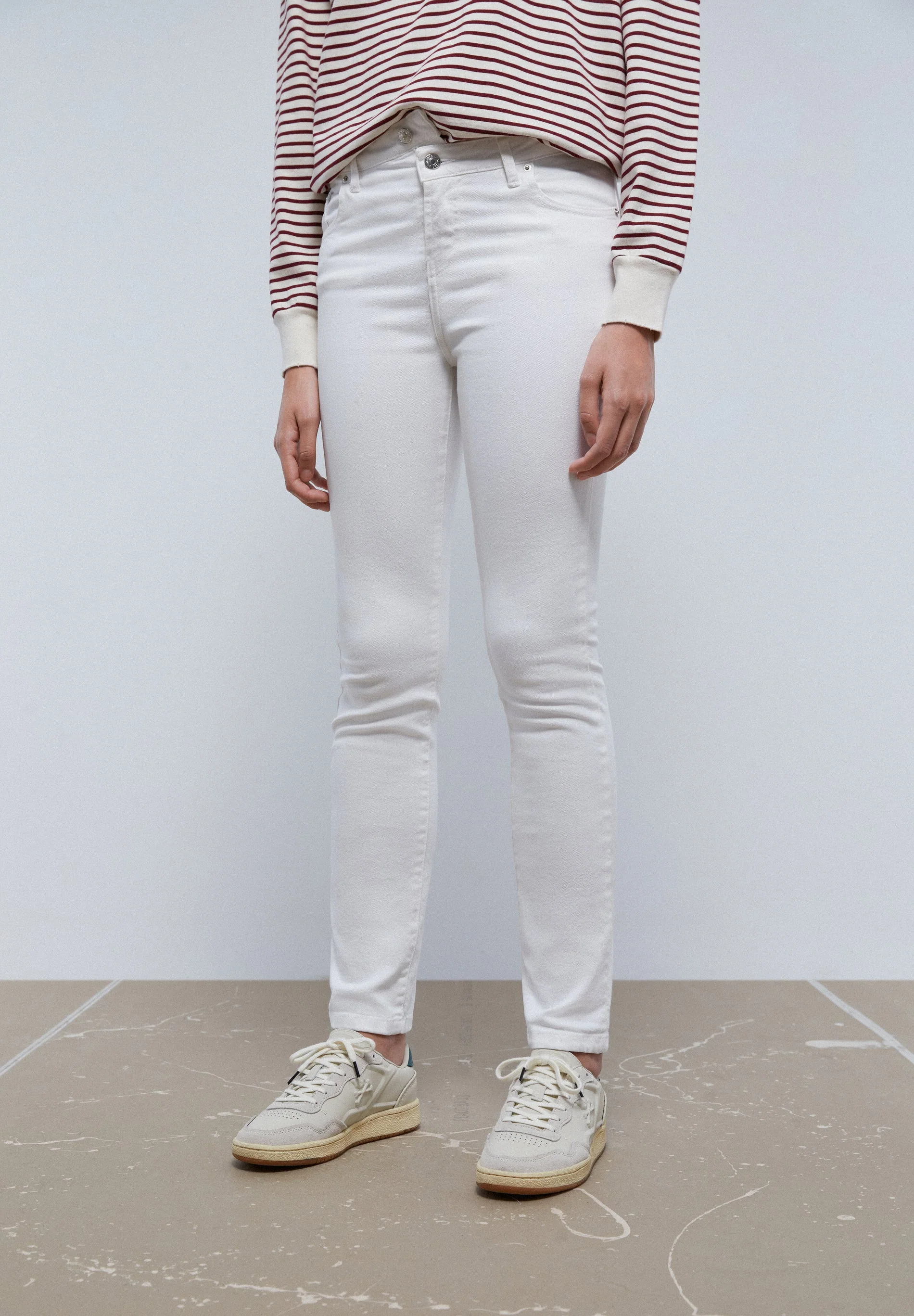 SKINNY JEANS WITH BUTTONS - Image 4