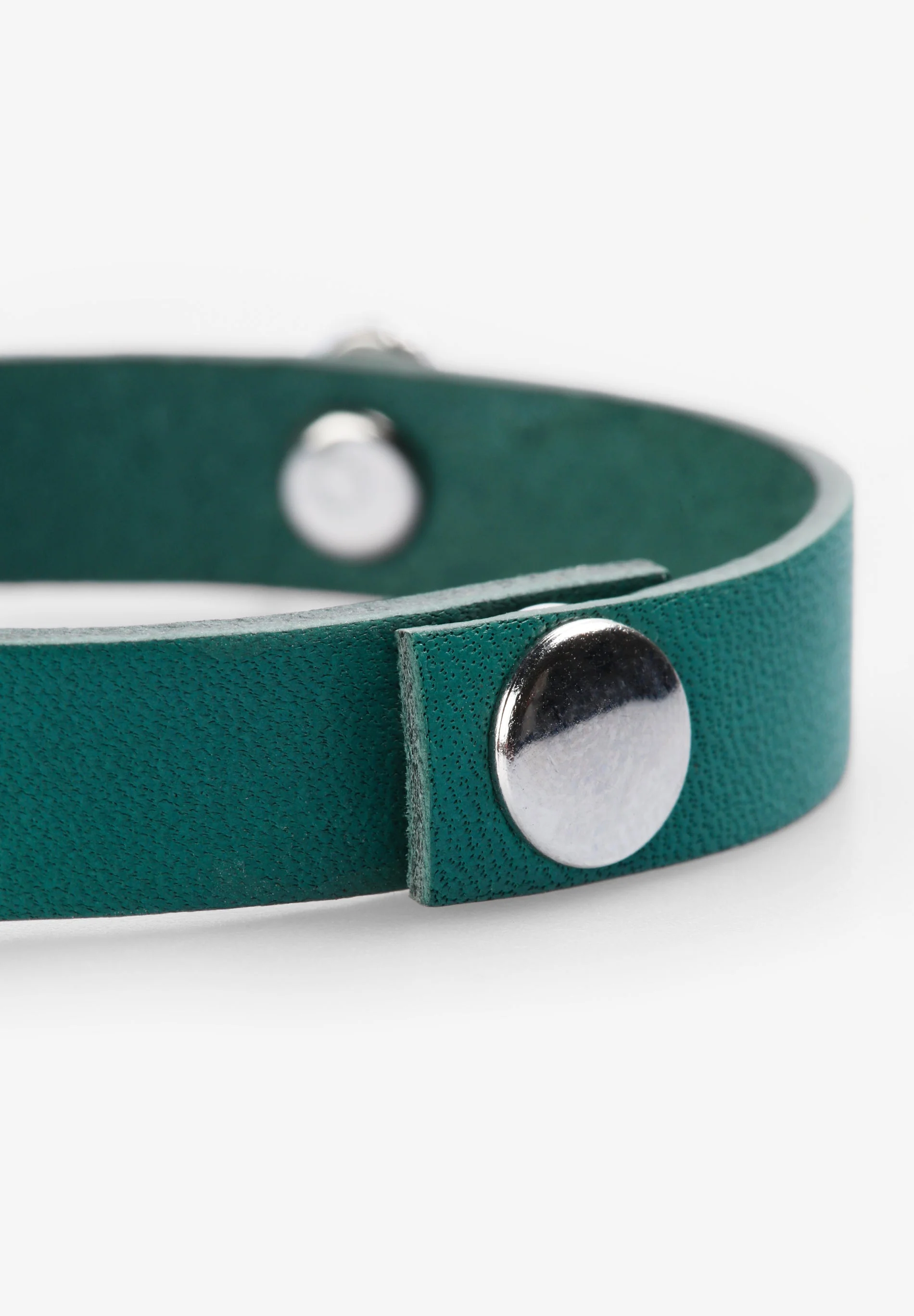LEATHER BRACELET WITH SKULLS - Image 3