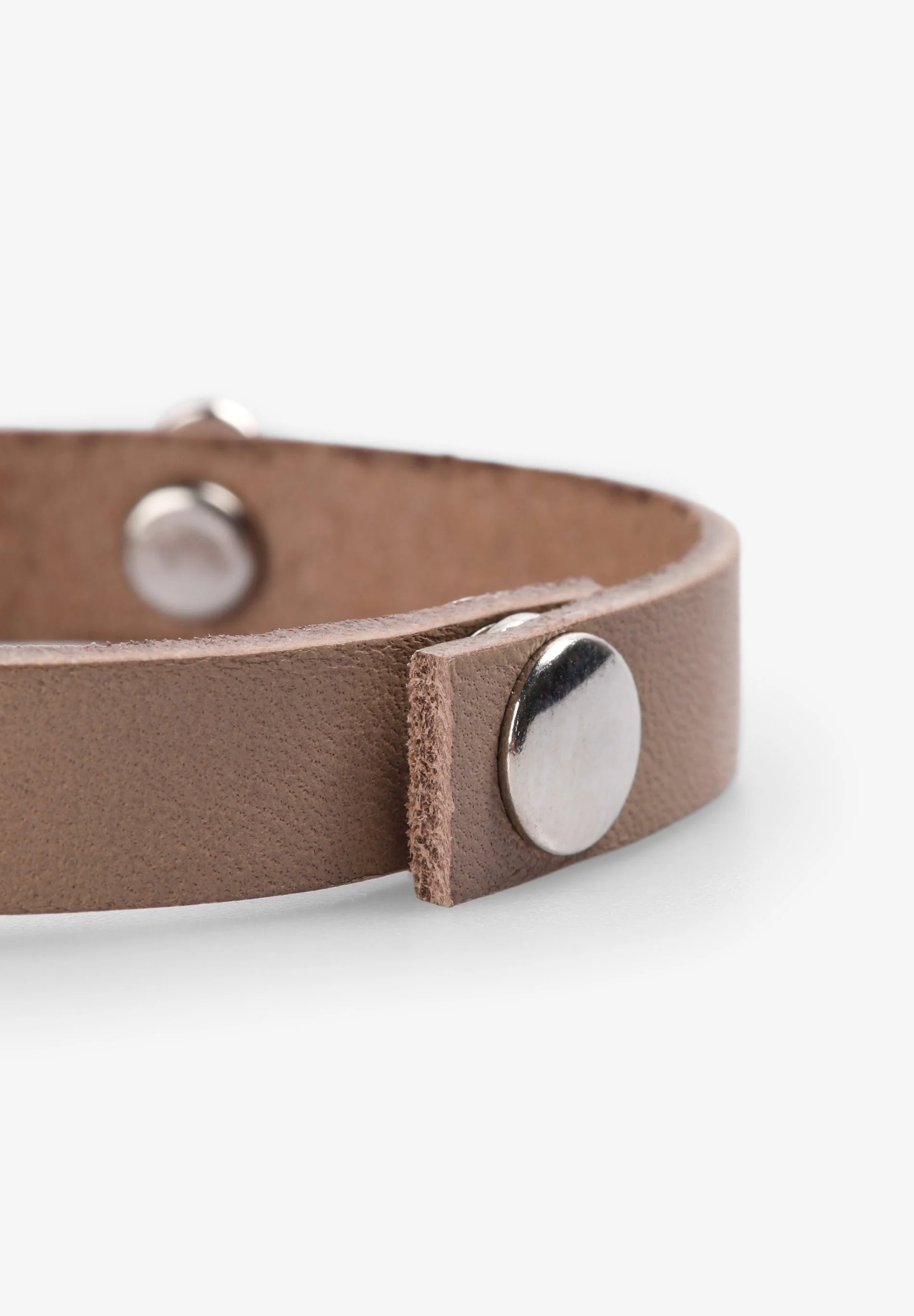 LEATHER BRACELET WITH SKULLS - Image 3