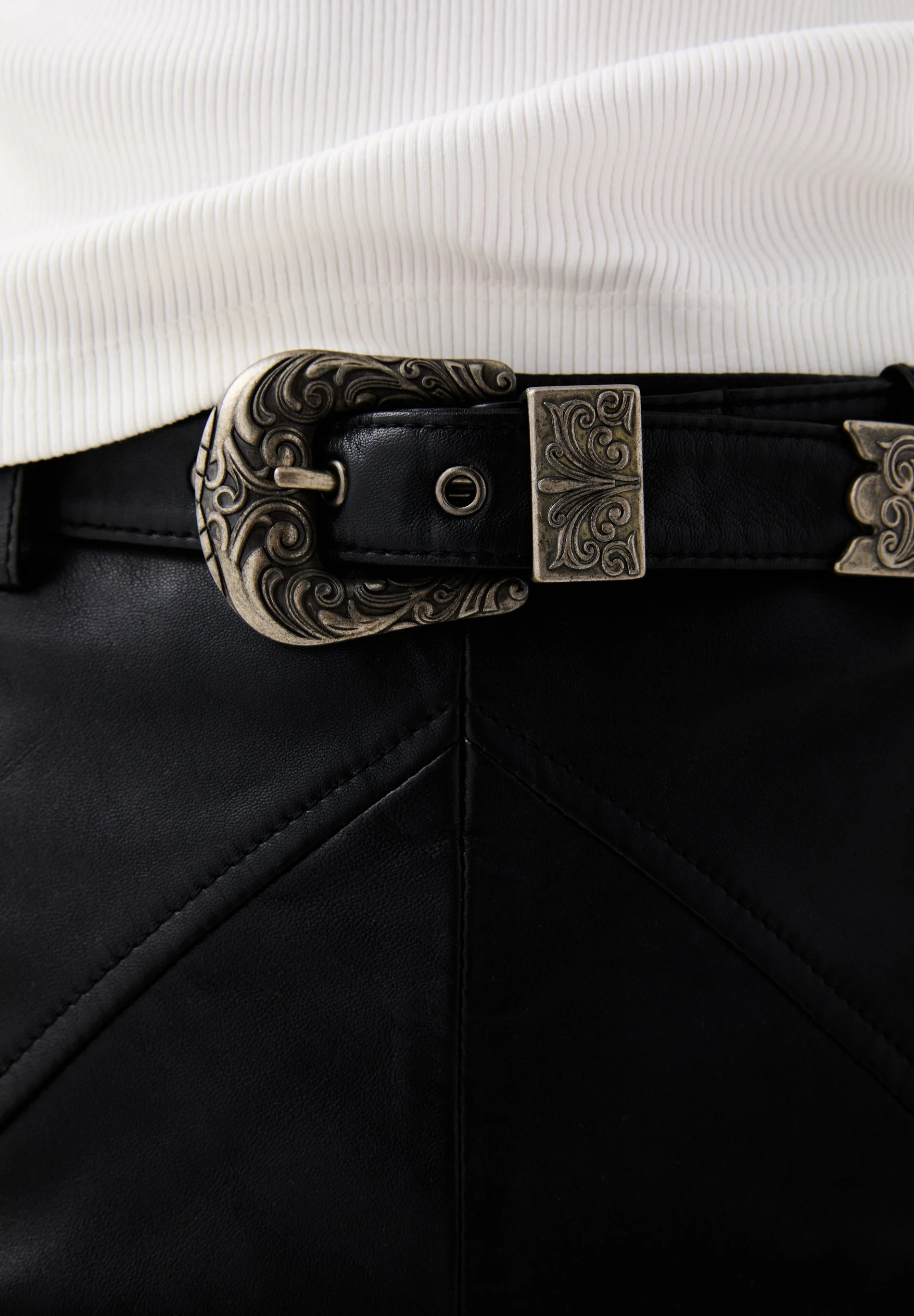 LEATHER MINI SKIRT WITH BELT - Image 4