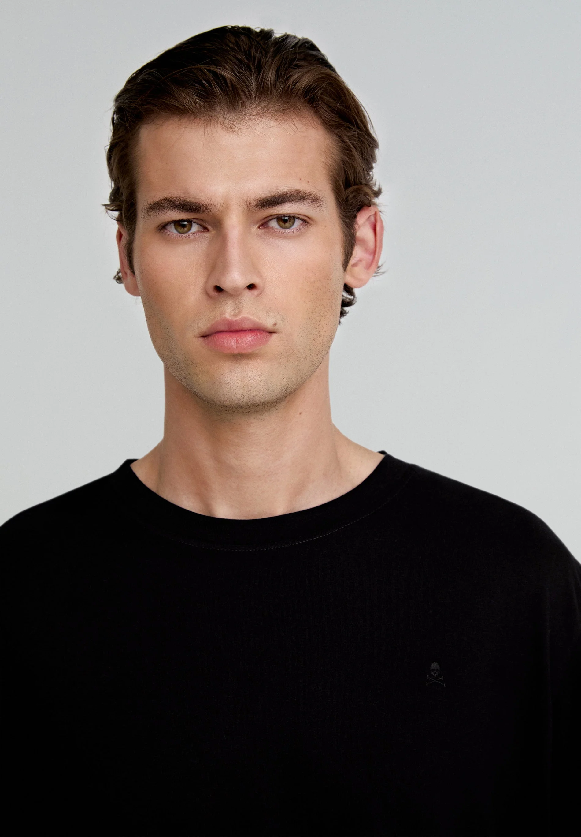 EMBROIDERED SKULL T-SHIRT