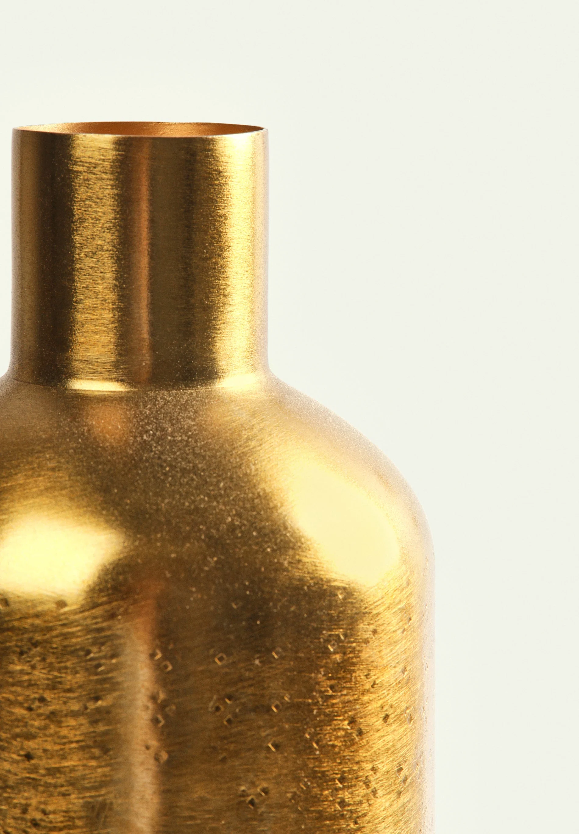 DECORATIVE GOLDEN METAL VASE - Image 4