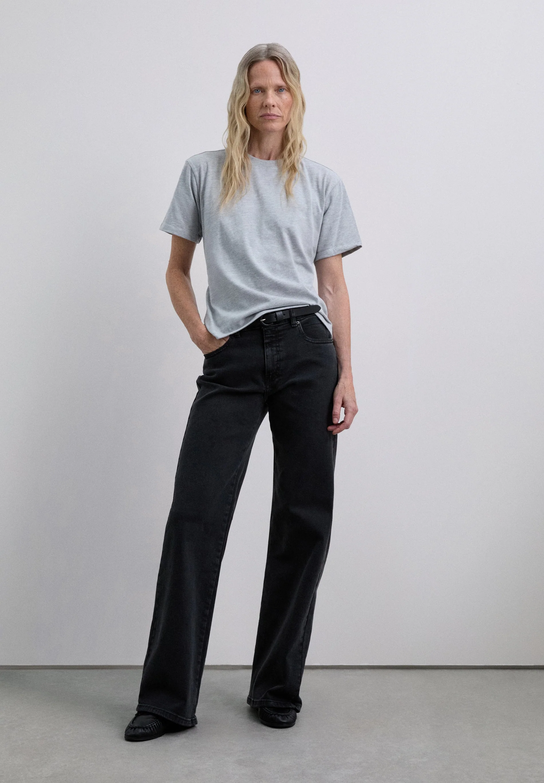 BACK KNOT T-SHIRT - Image 4