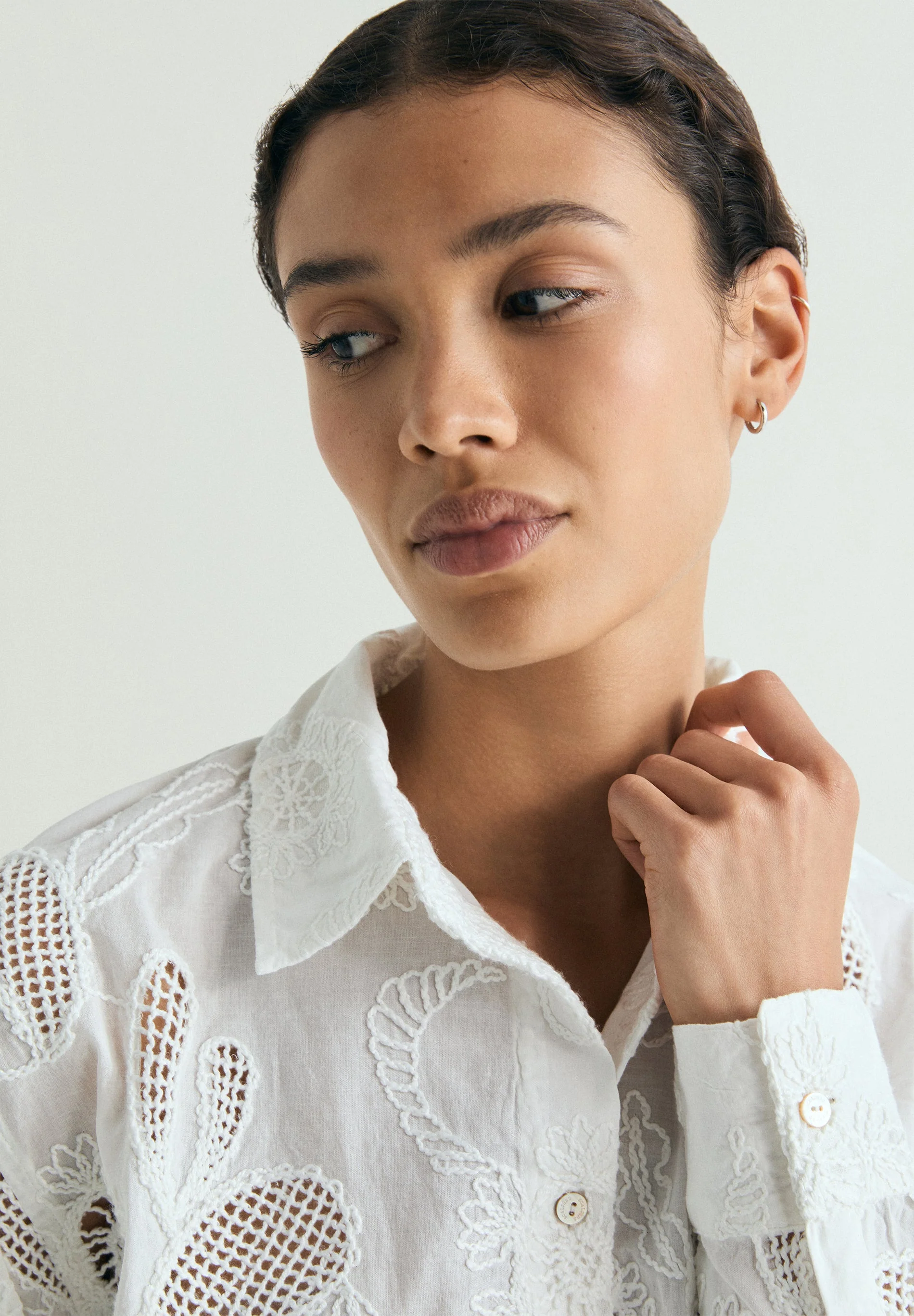 PERFORATED EMBROIDERED SHIRT - Image 3