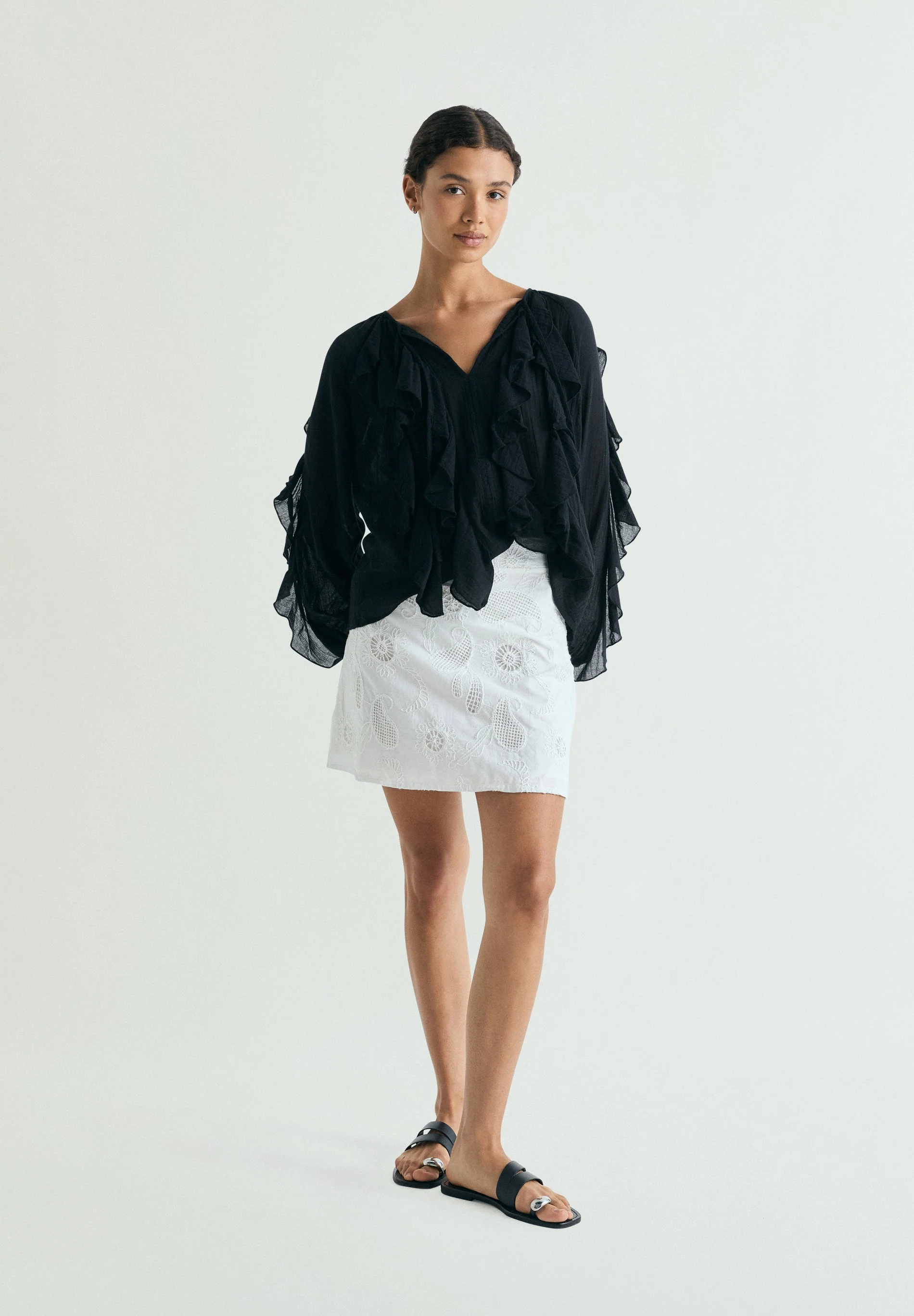 PERFORATED EMBROIDERED SKIRT - Image 2