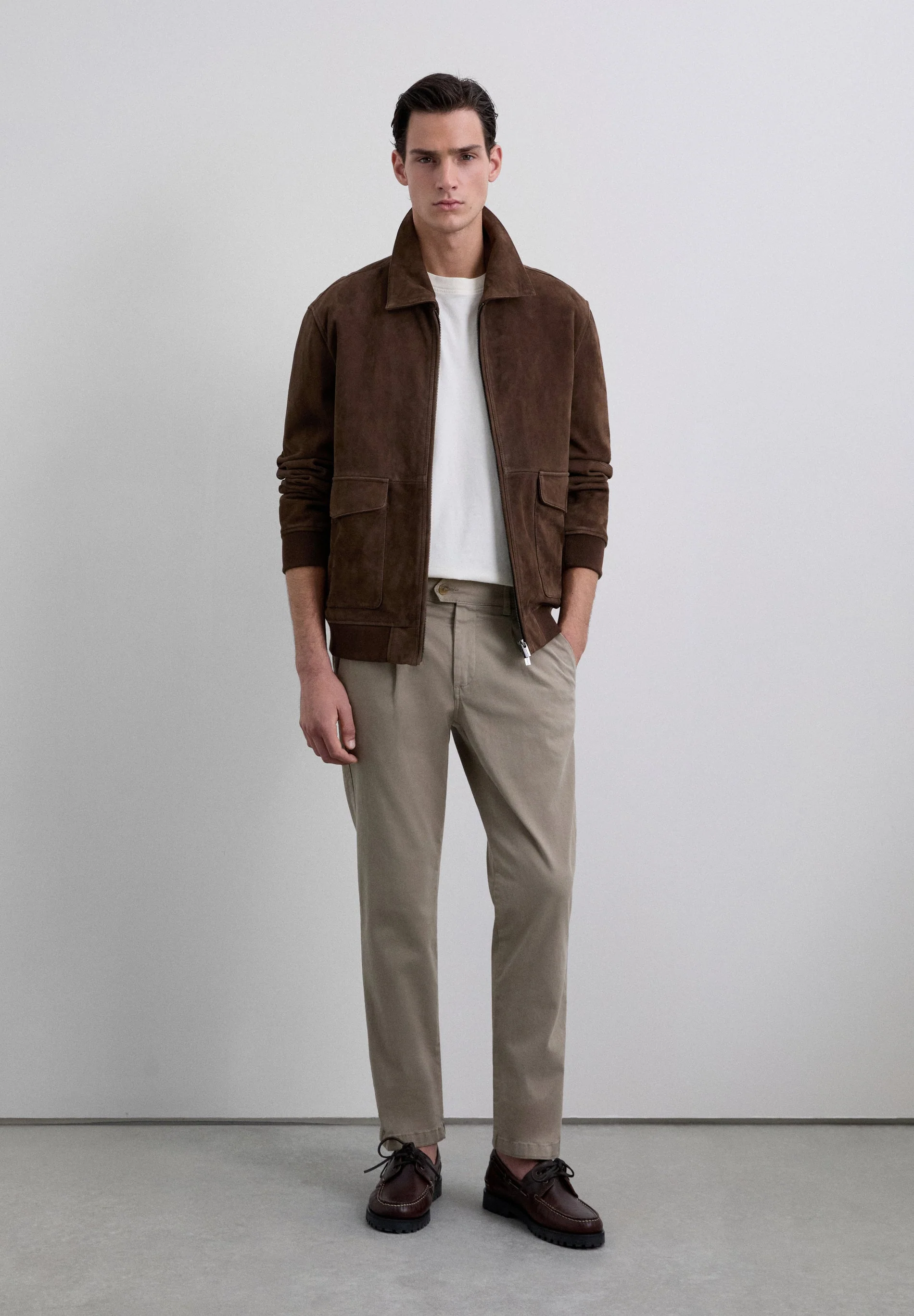 CHINO TROUSERS WITH DARTS