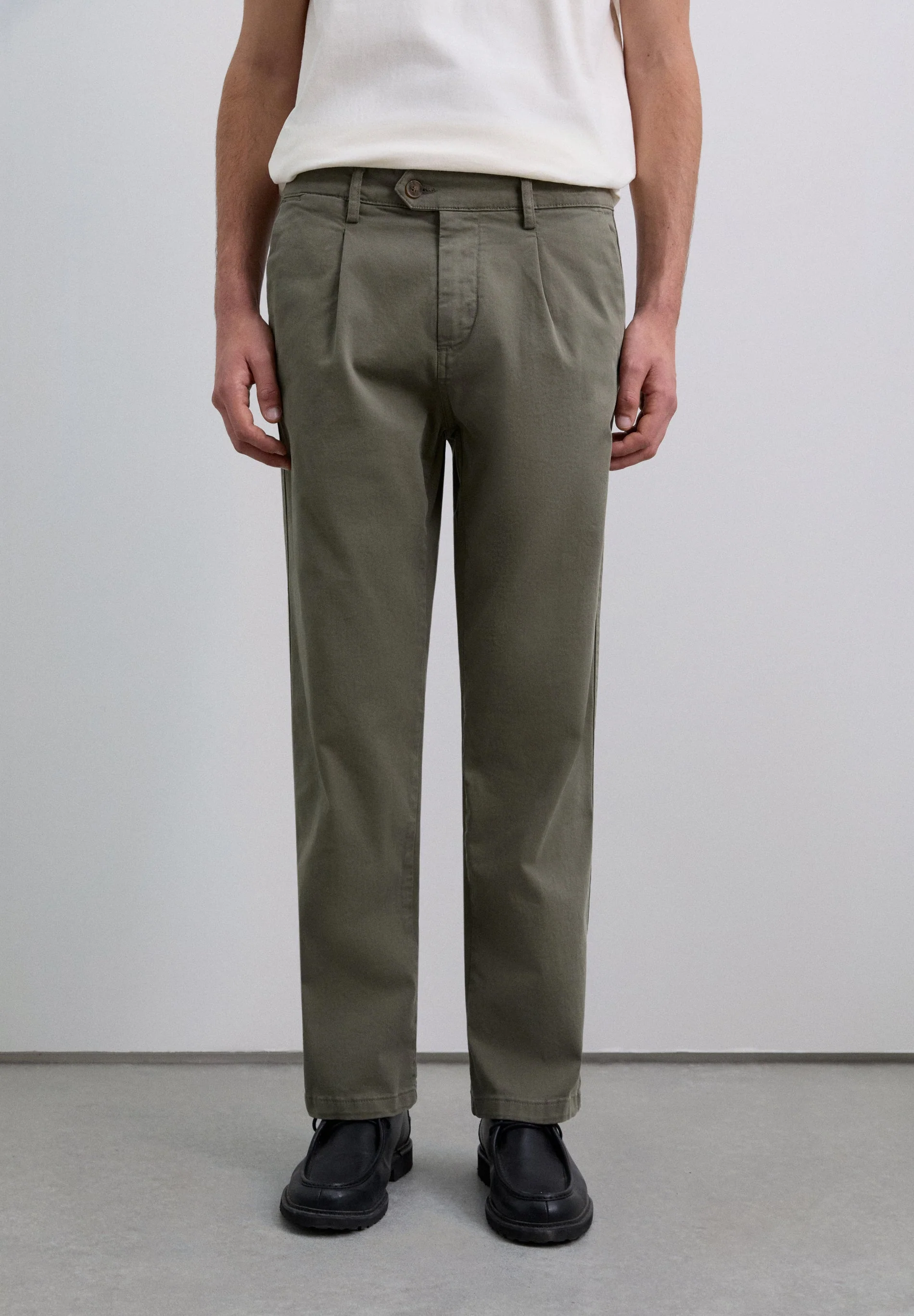 LOOSE FIT DARTED TROUSERS - Image 3