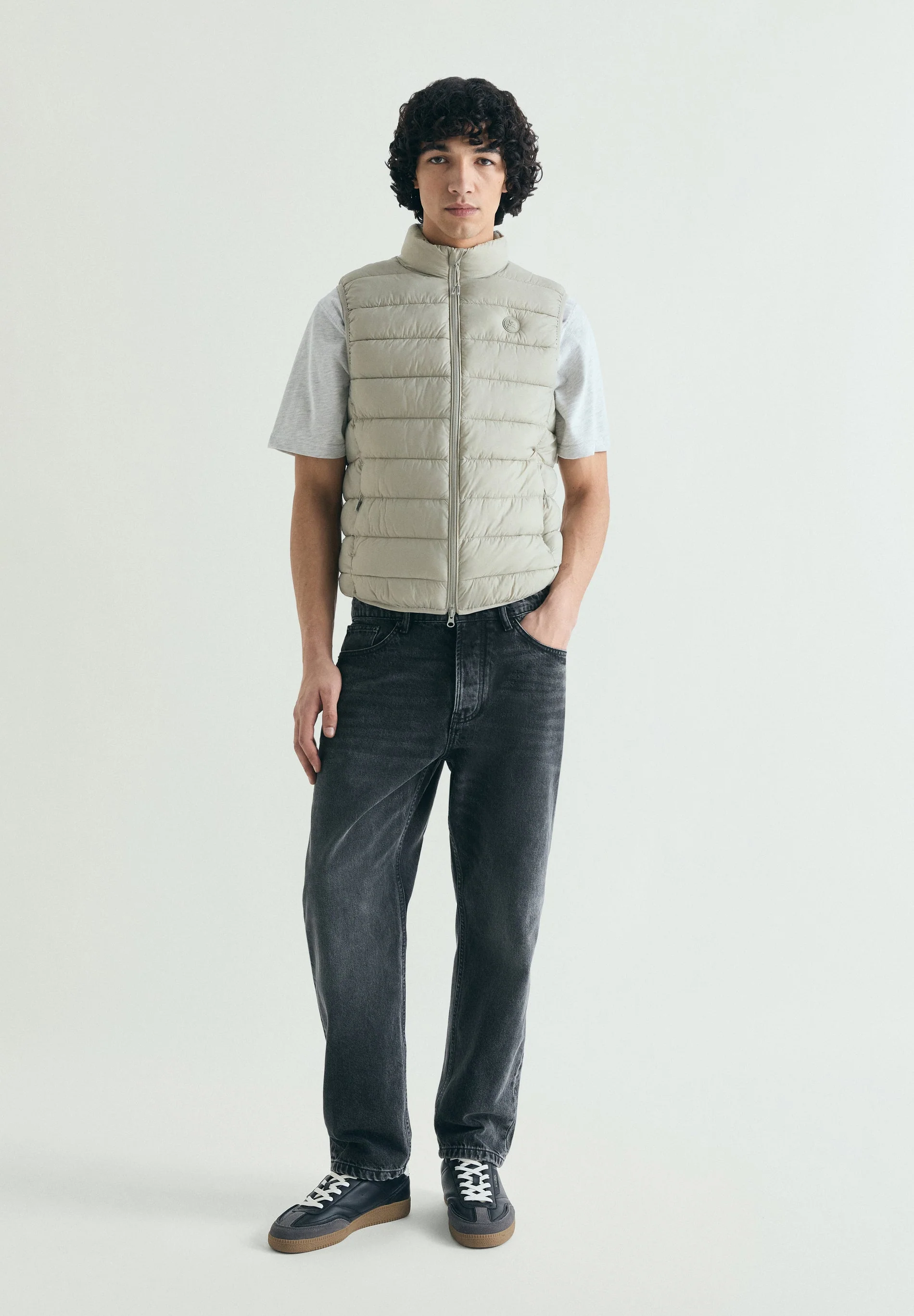 LIGHTWEIGHT PUFFER VEST - Image 2