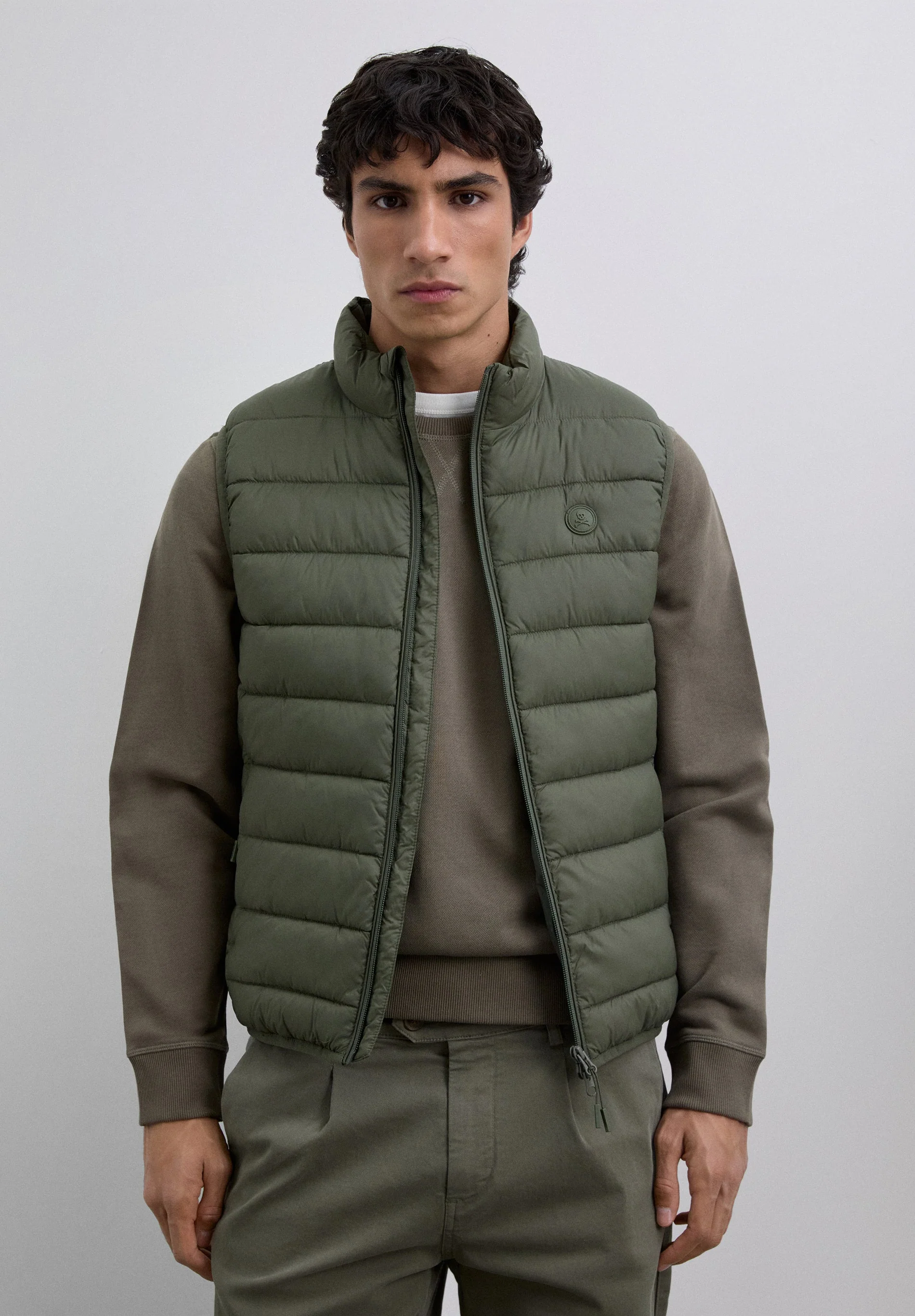 LIGHT PUFFER VEST - Image 2