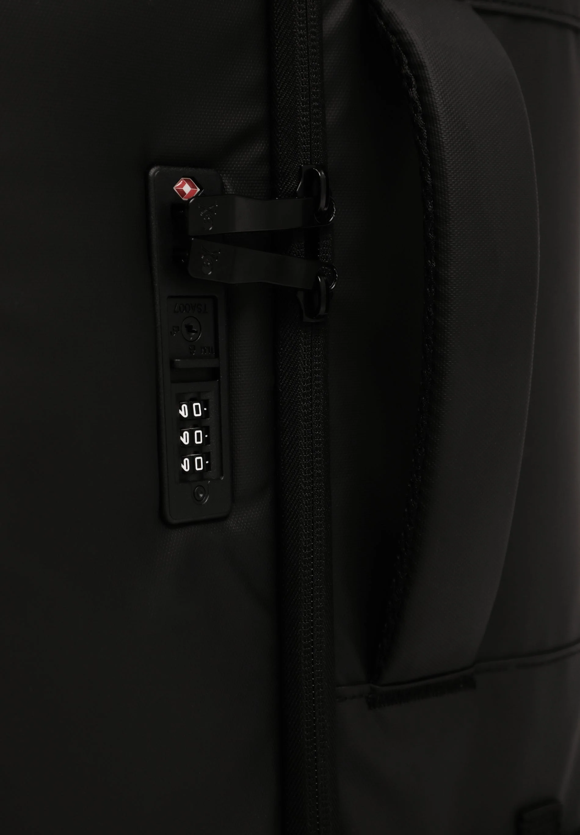 SKULL TRAVEL SUITCASE - Image 5