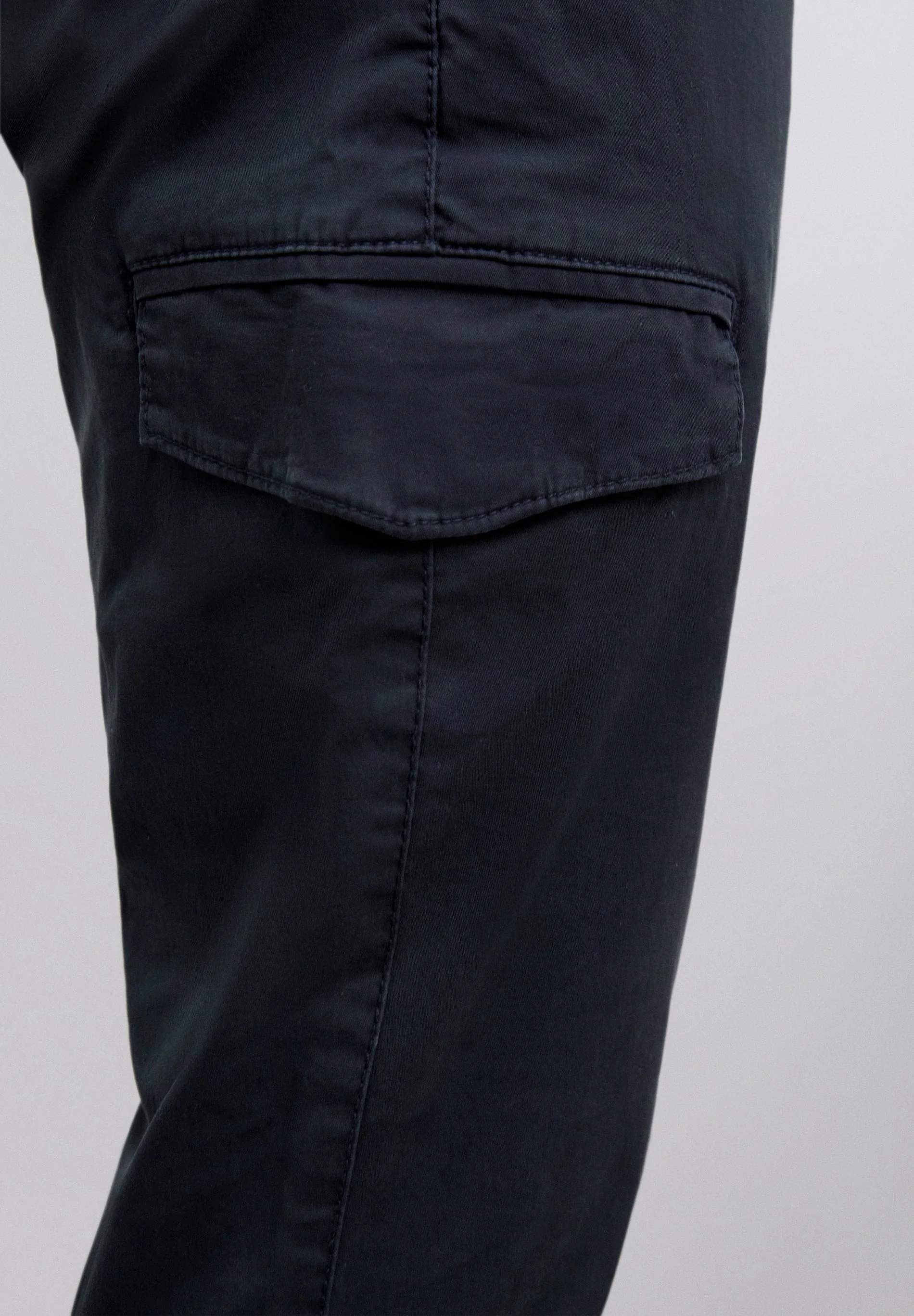 SLIM FIT CARGO TROUSERS - Image 4