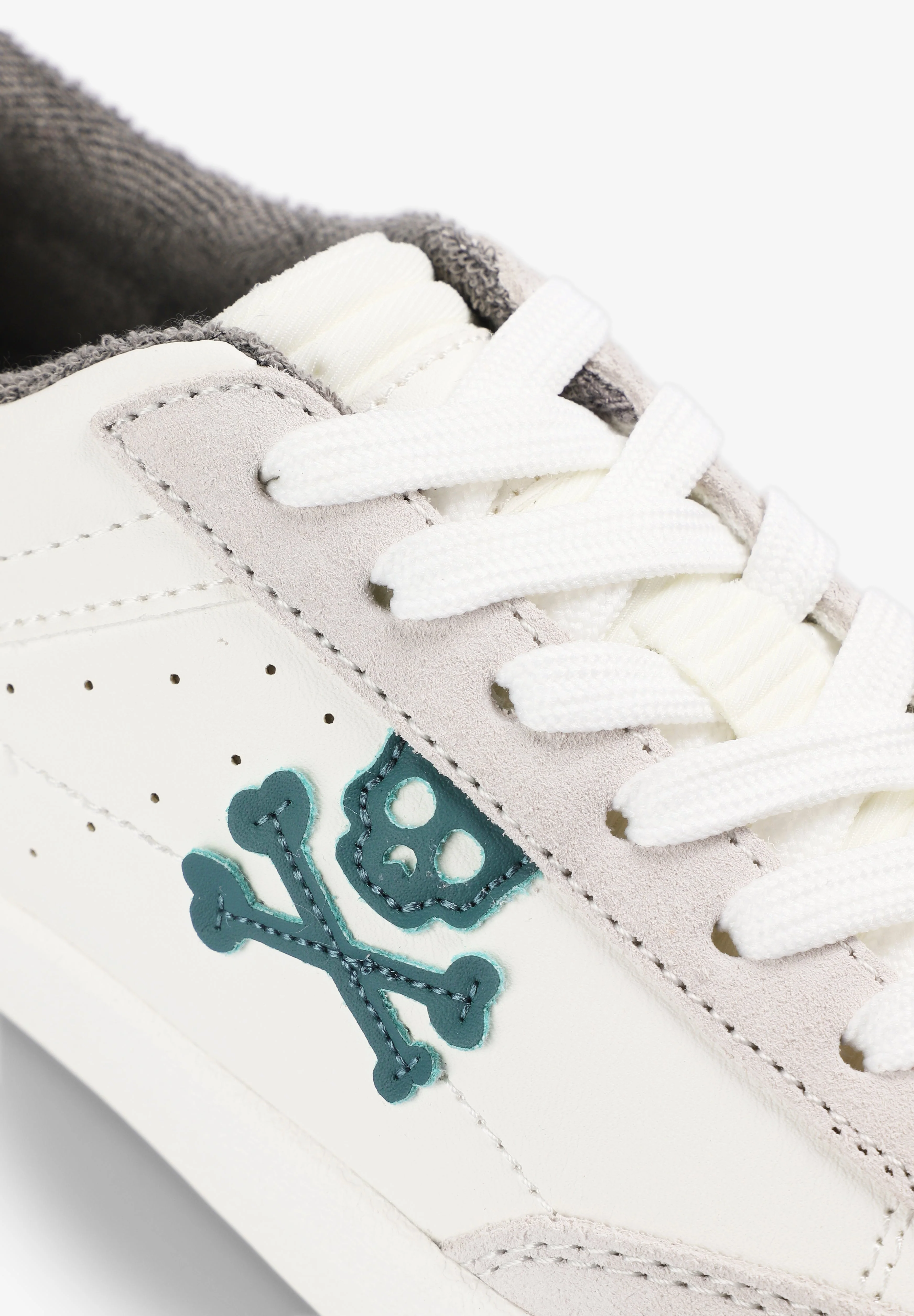 SNEAKERS WITH CONTRAST SKULL - Image 6