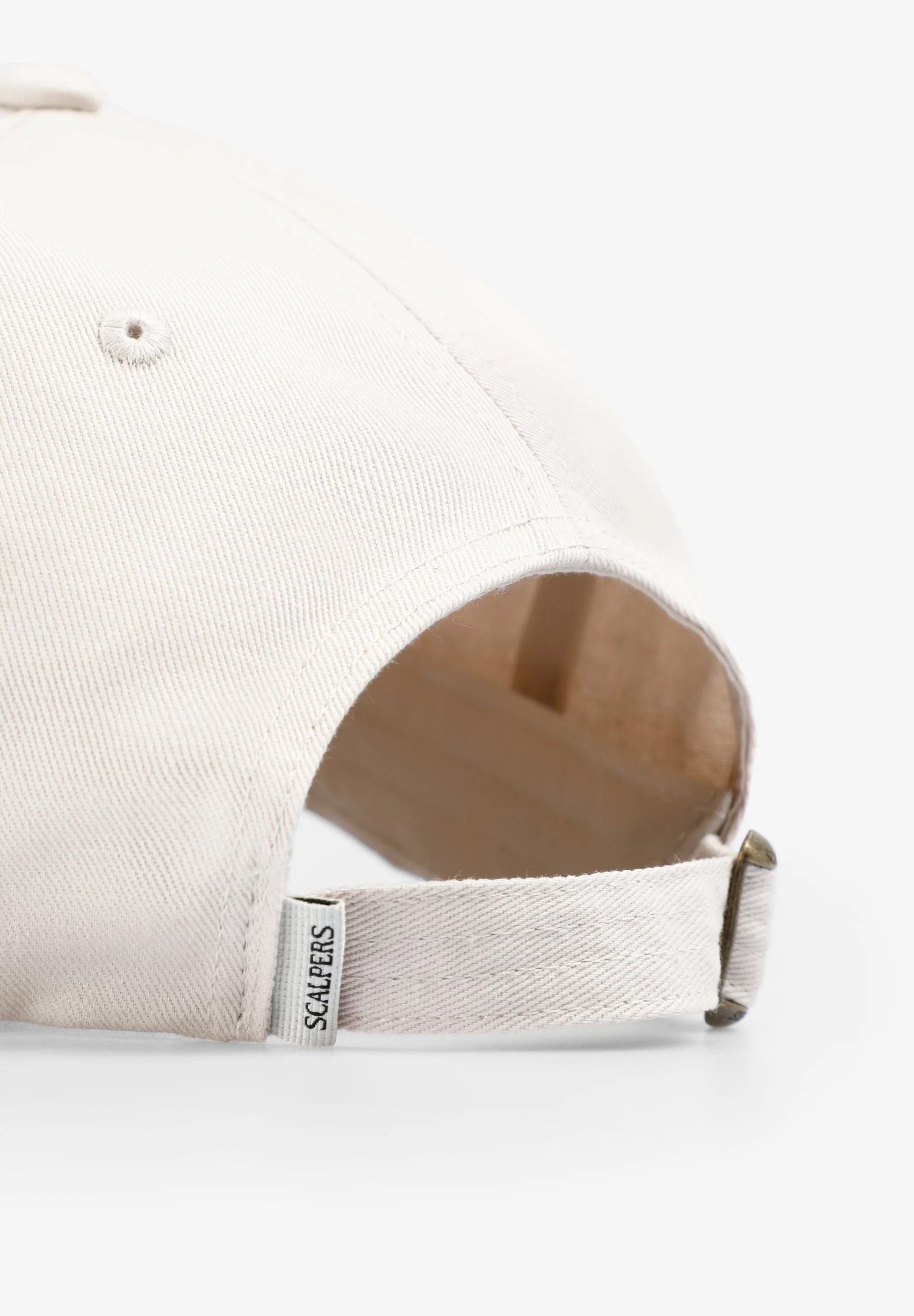 CAP WITH CONTRAST EMBROIDERY - Image 5