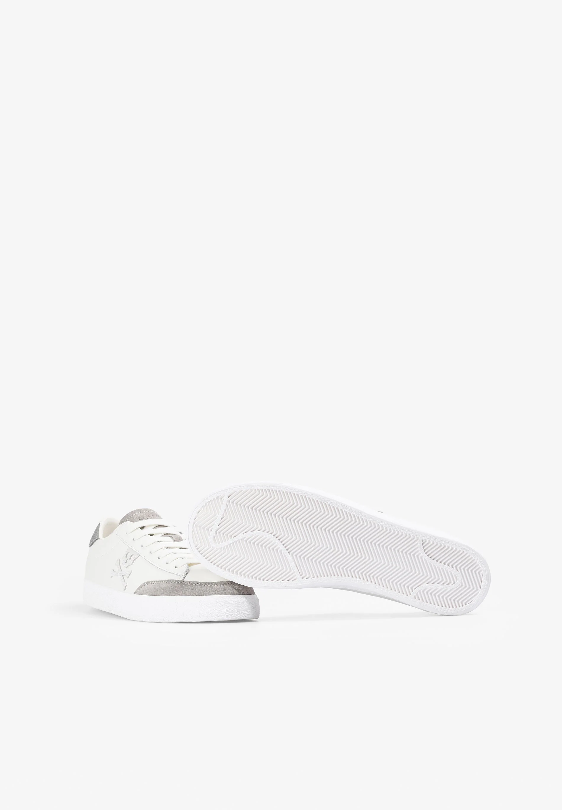 SNEAKERS WITH SIDE SKULL - Image 4