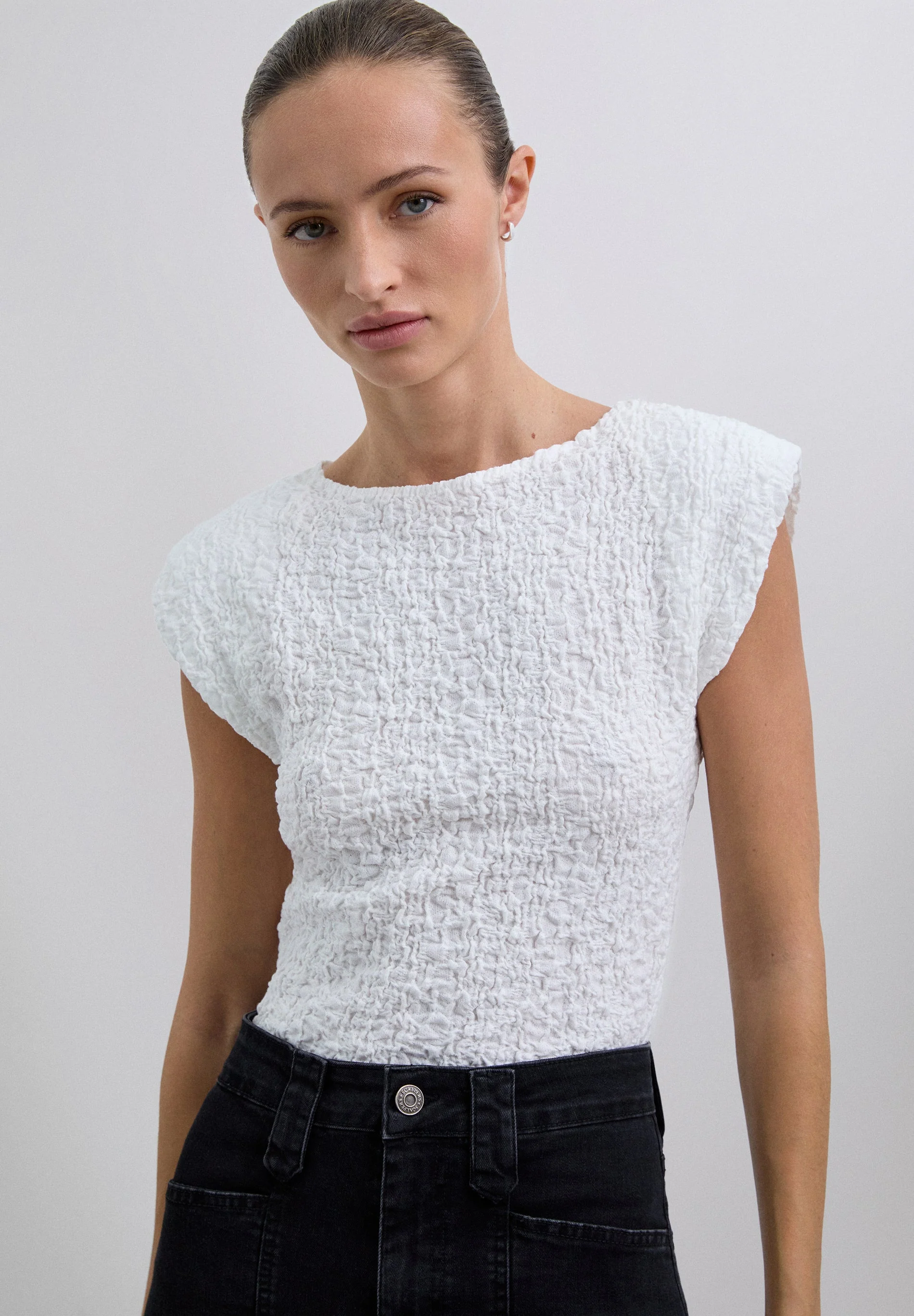 TEXTURED T-SHIRT