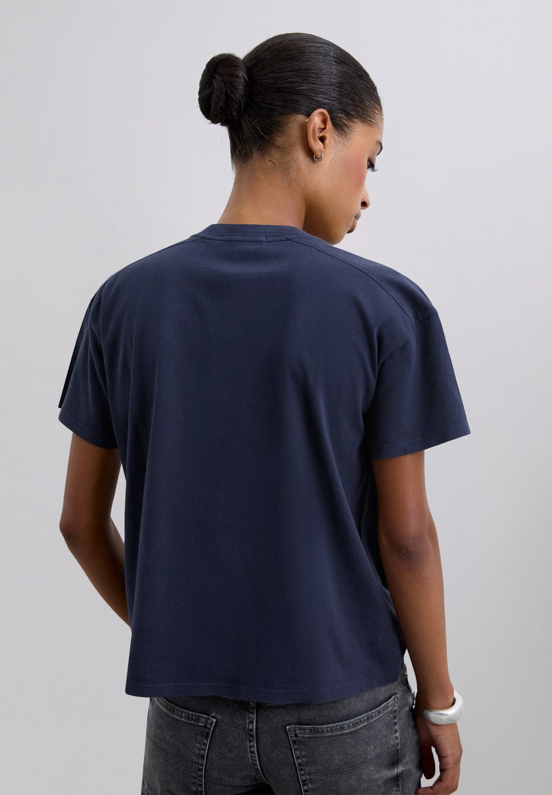 BASIC V-NECK T-SHIRT - Image 6