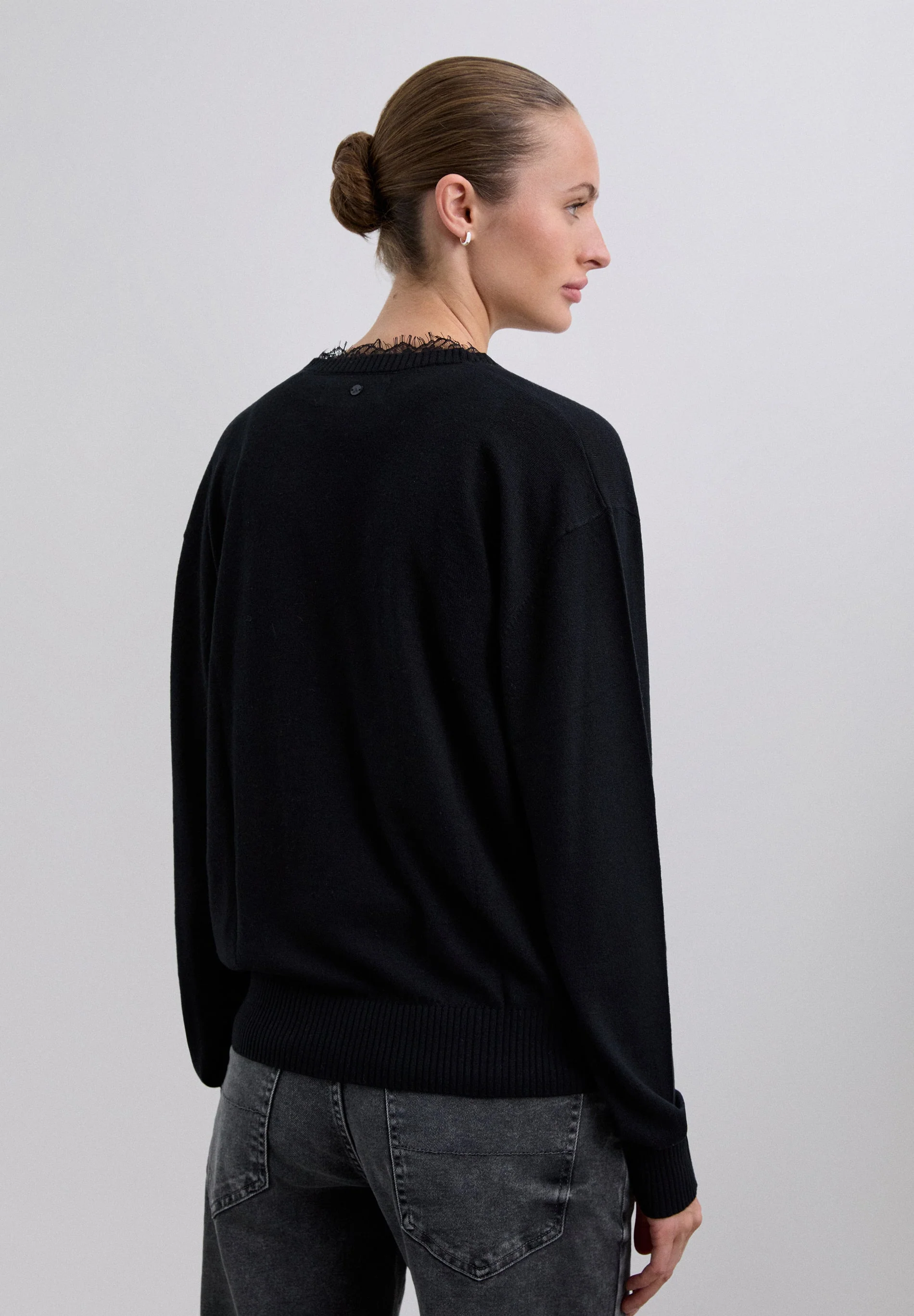 V-NECK SWEATER WITH LACE - Image 4