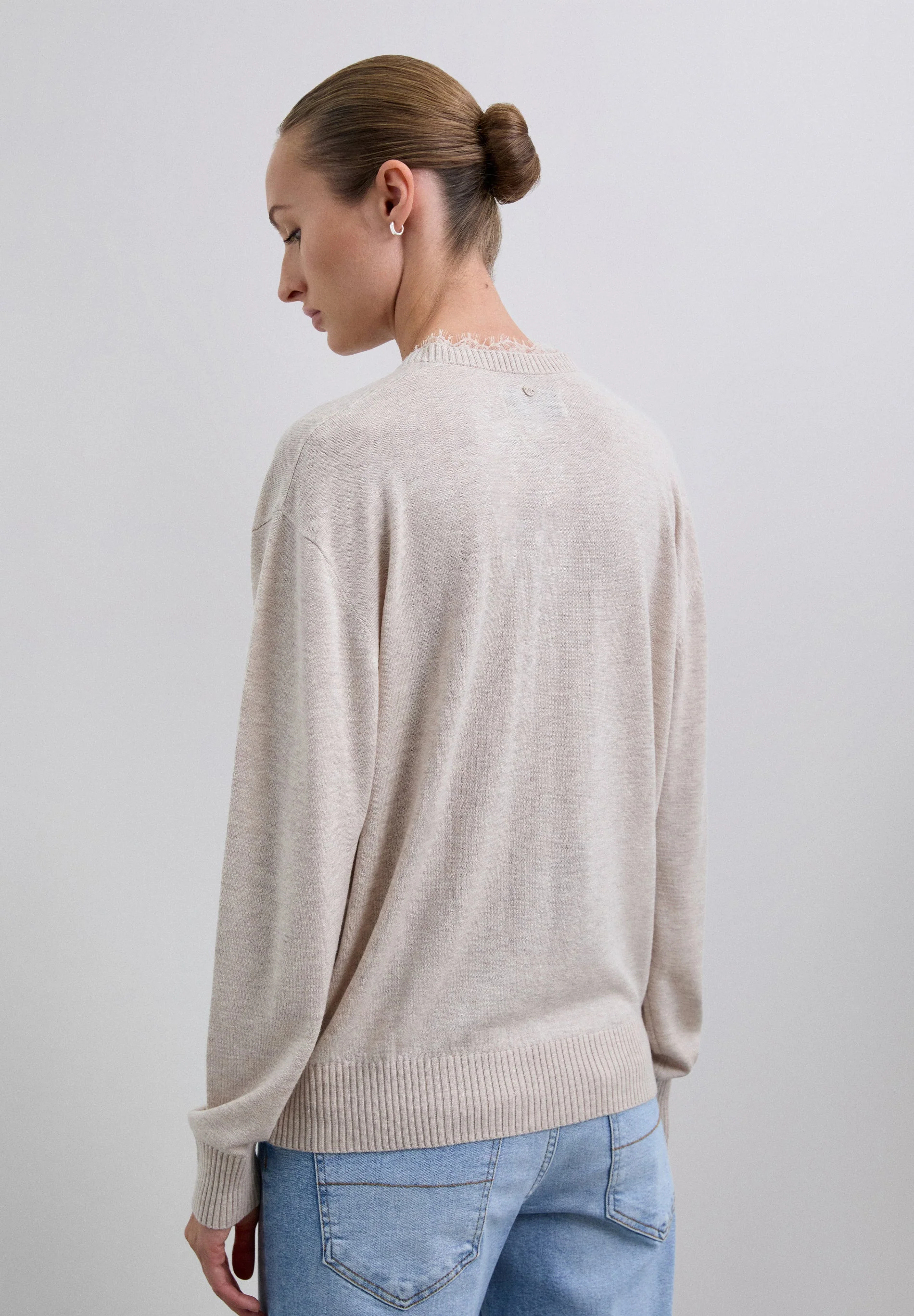 V-NECK SWEATER WITH LACE - Image 4