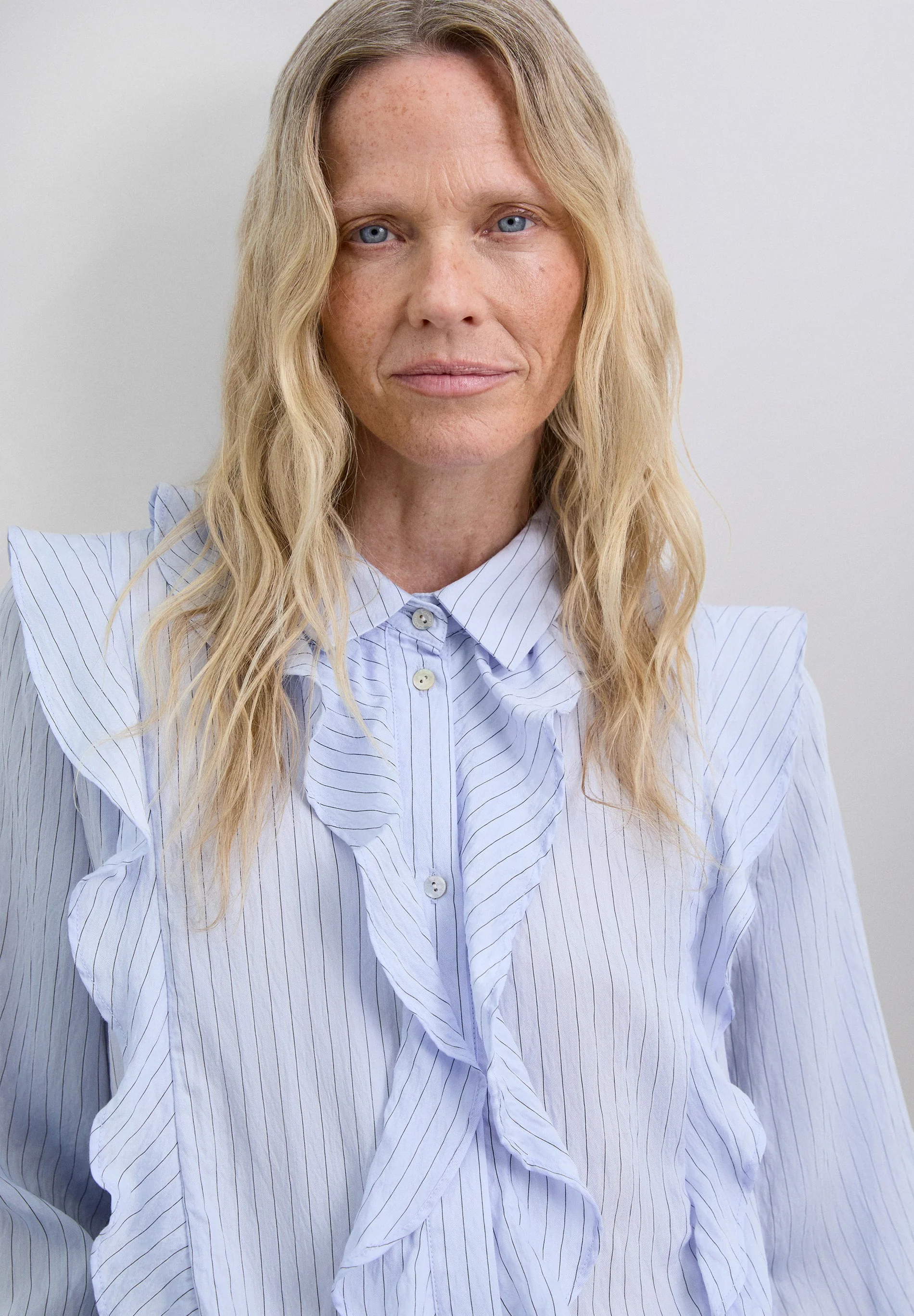 PINSTRIPE SHIRT WITH RUFFLES - Image 3