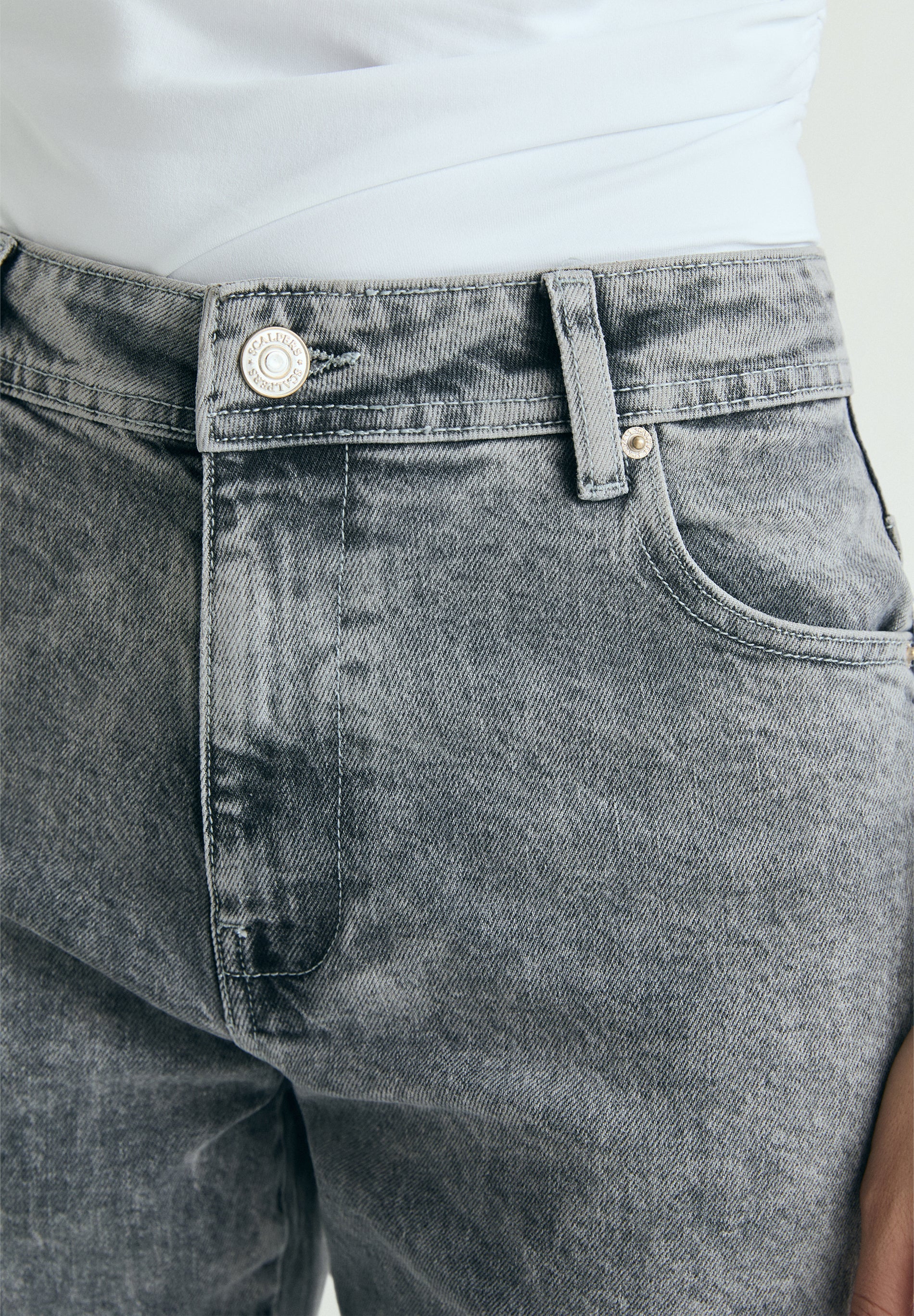 FADED FRAYED EDGE JEANS - Image 4