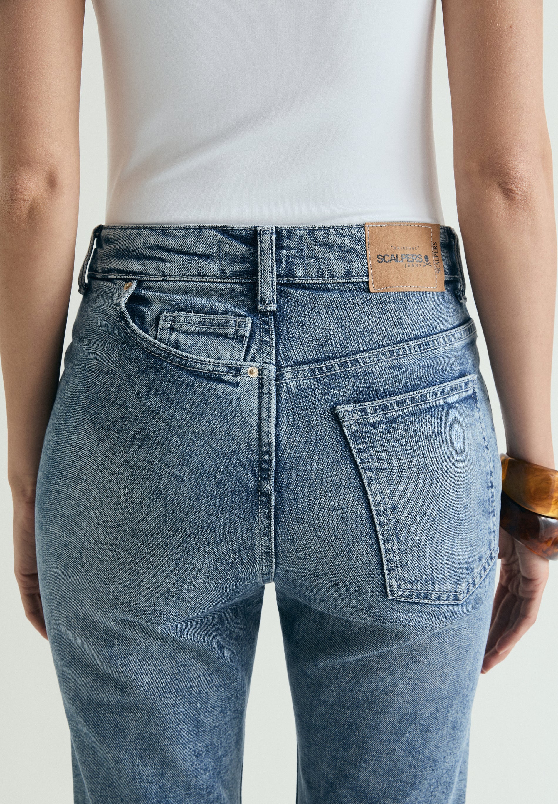 ASYMMETRIC POCKET JEANS - Image 6