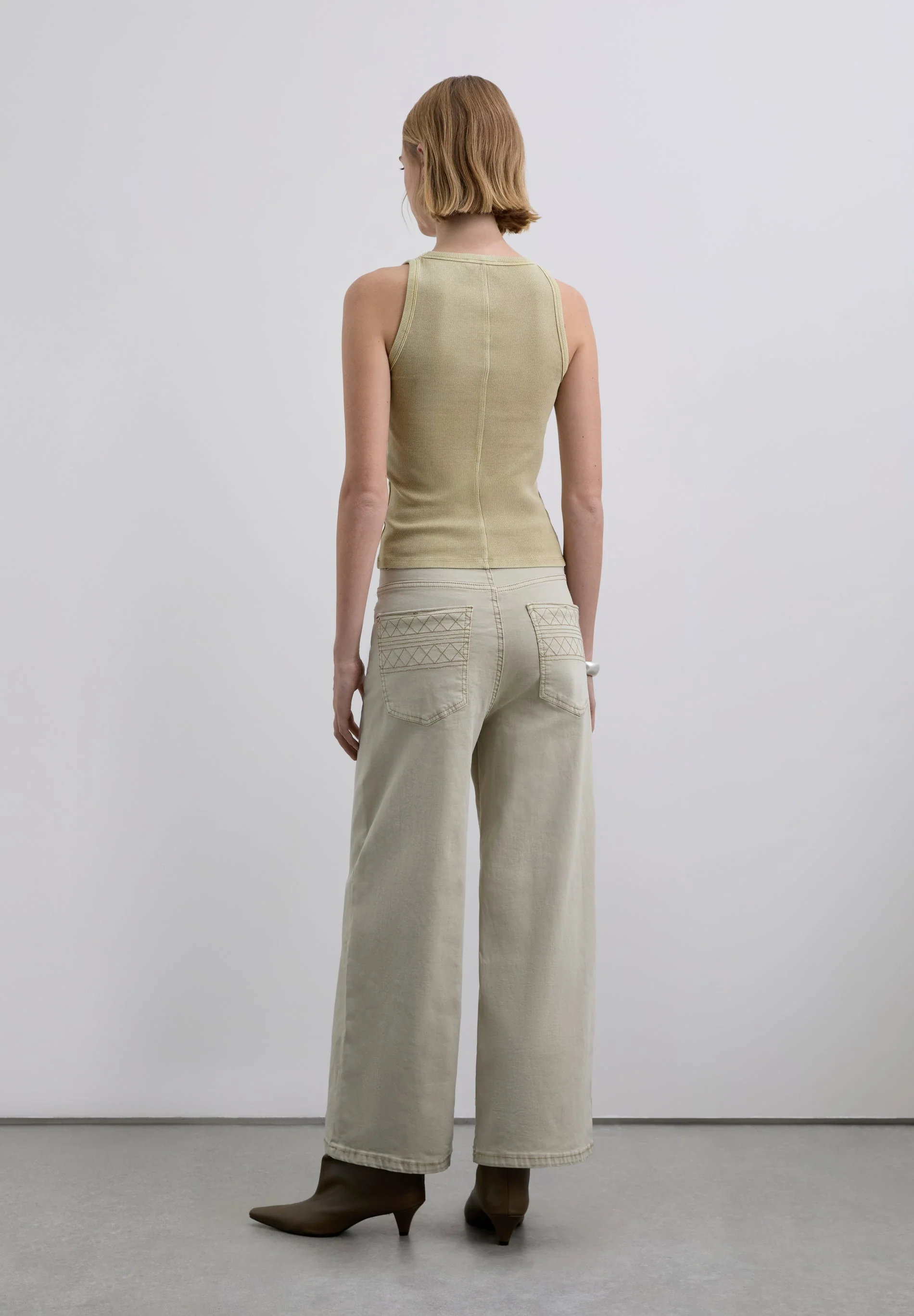 HIGH-RISE TROUSERS WITH STITCHING DETAIL - Image 4
