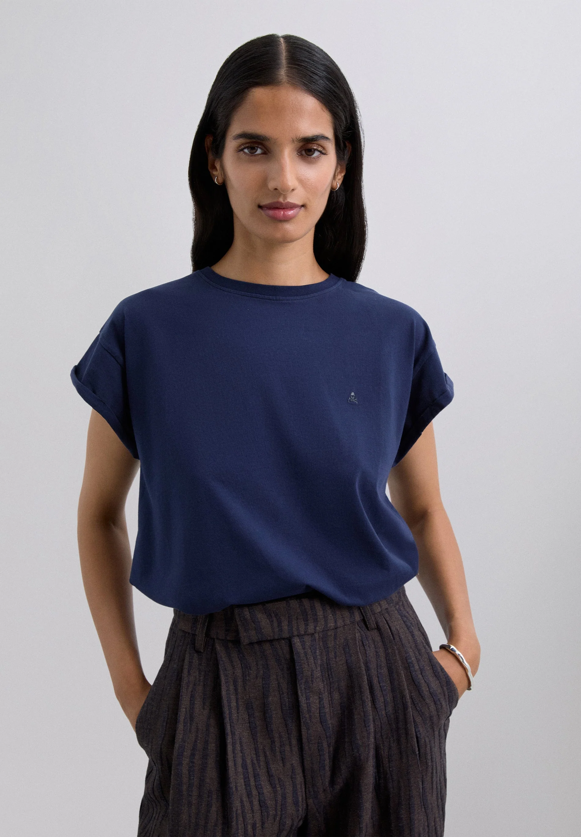 EMBROIDERED SKULL T-SHIRT