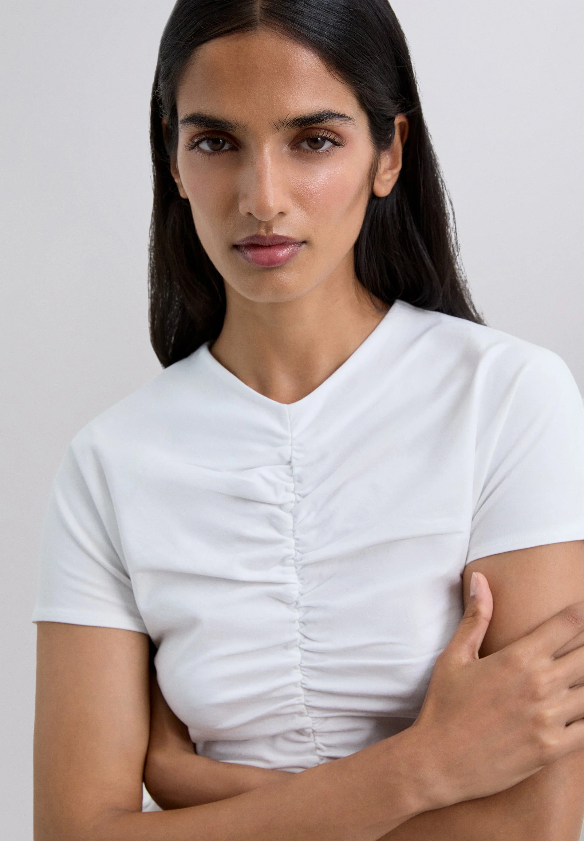 T-SHIRT WITH GATHERED DETAIL - Image 3