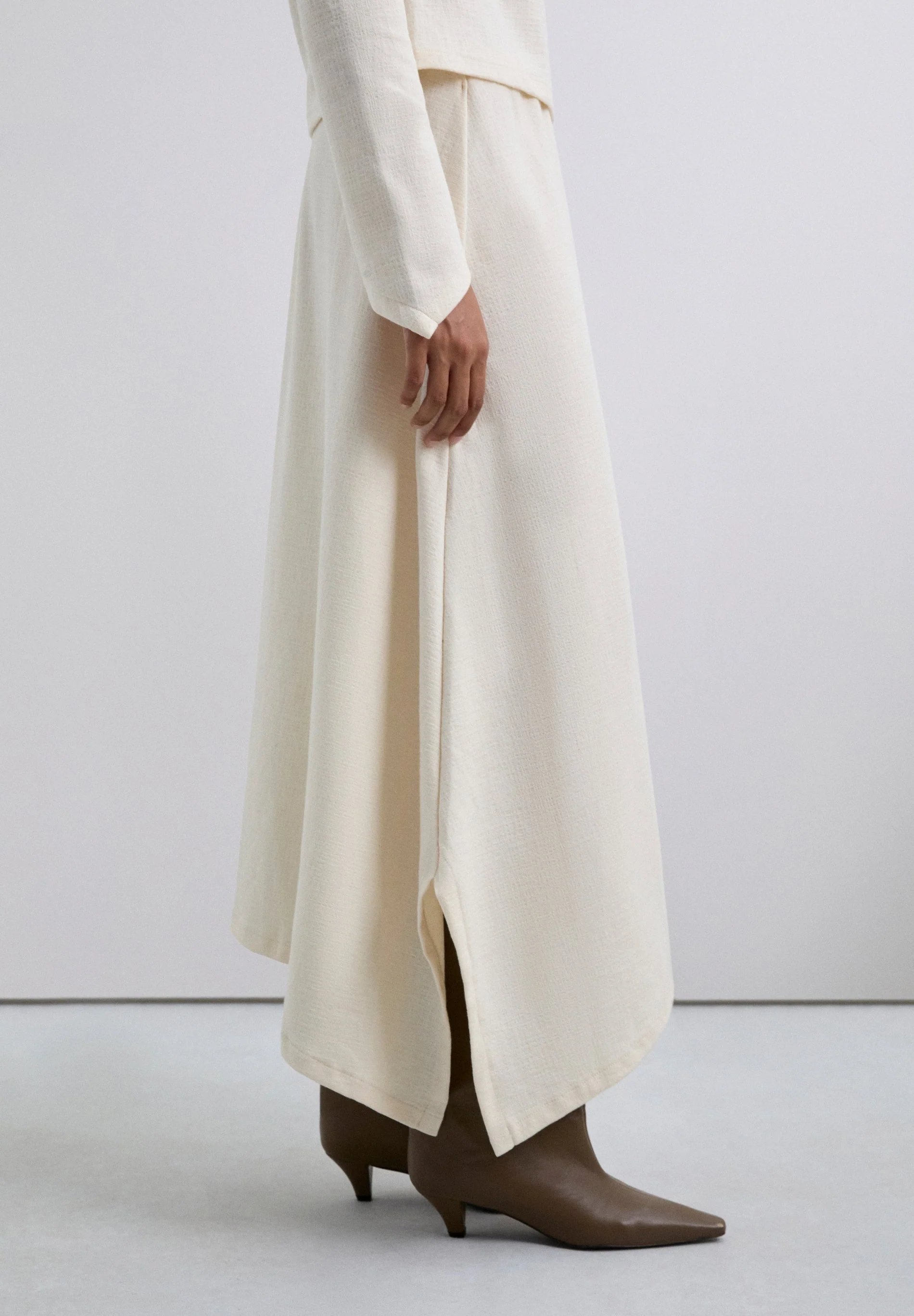ASYMMETRIC KNIT MIDI SKIRT - Image 2