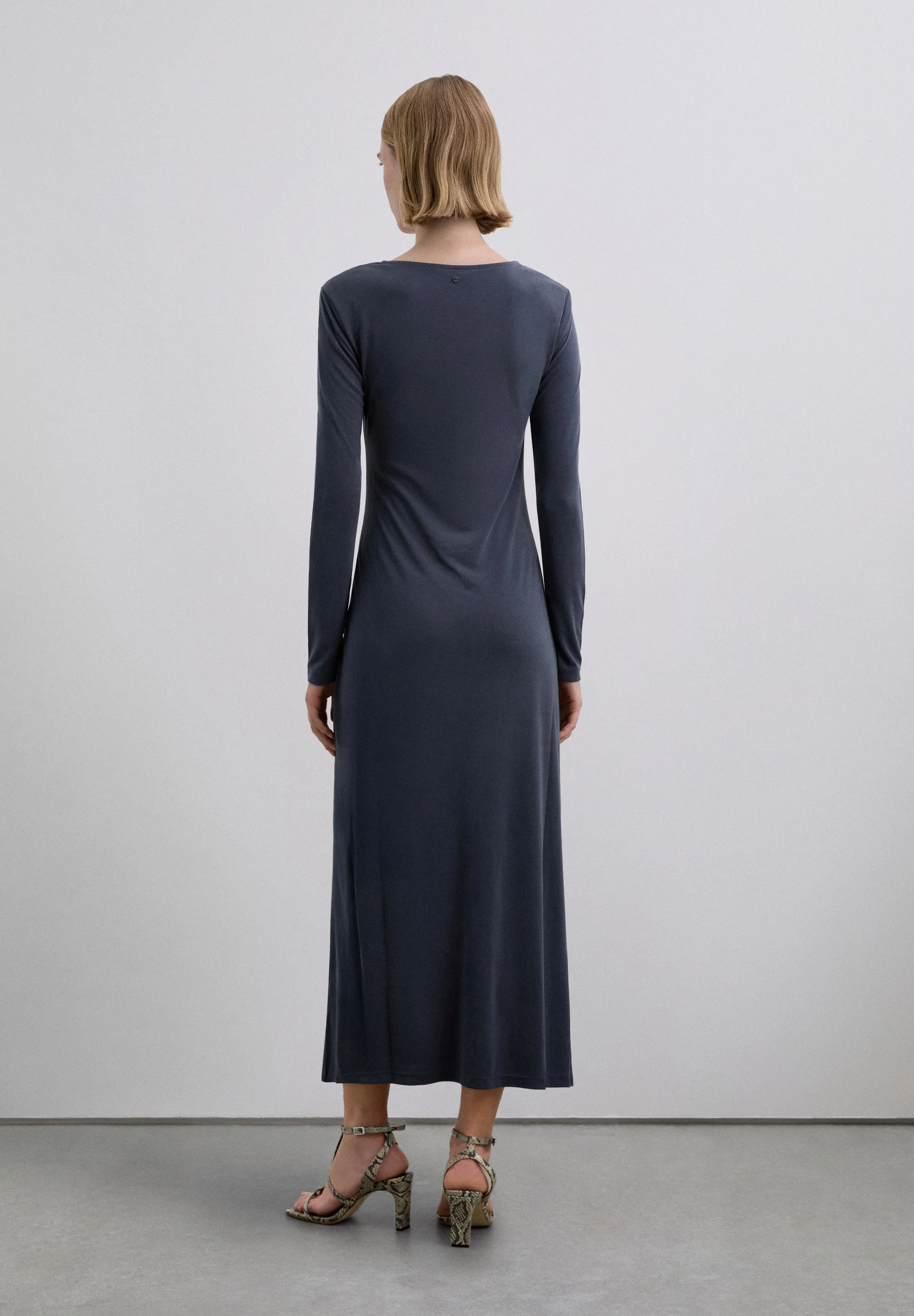 LONG DRESS WITH GATHERED SLIT - Image 4