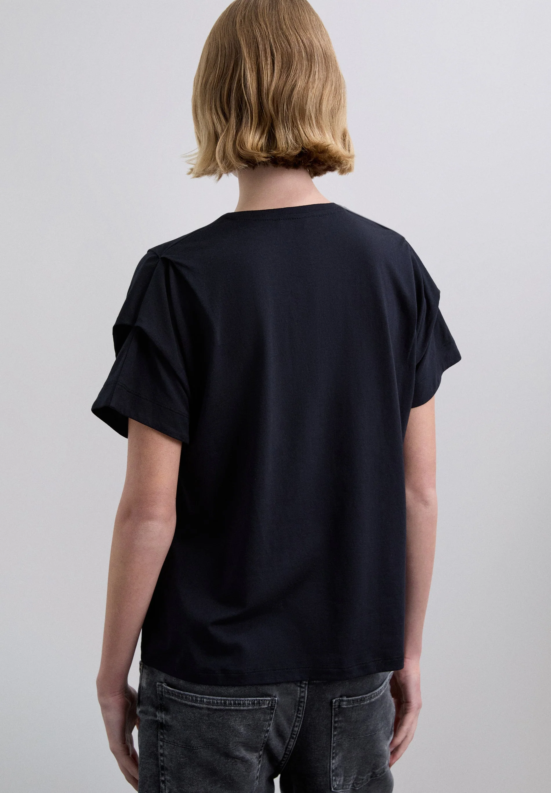 XM SCNECKLACE TEE - Image 3