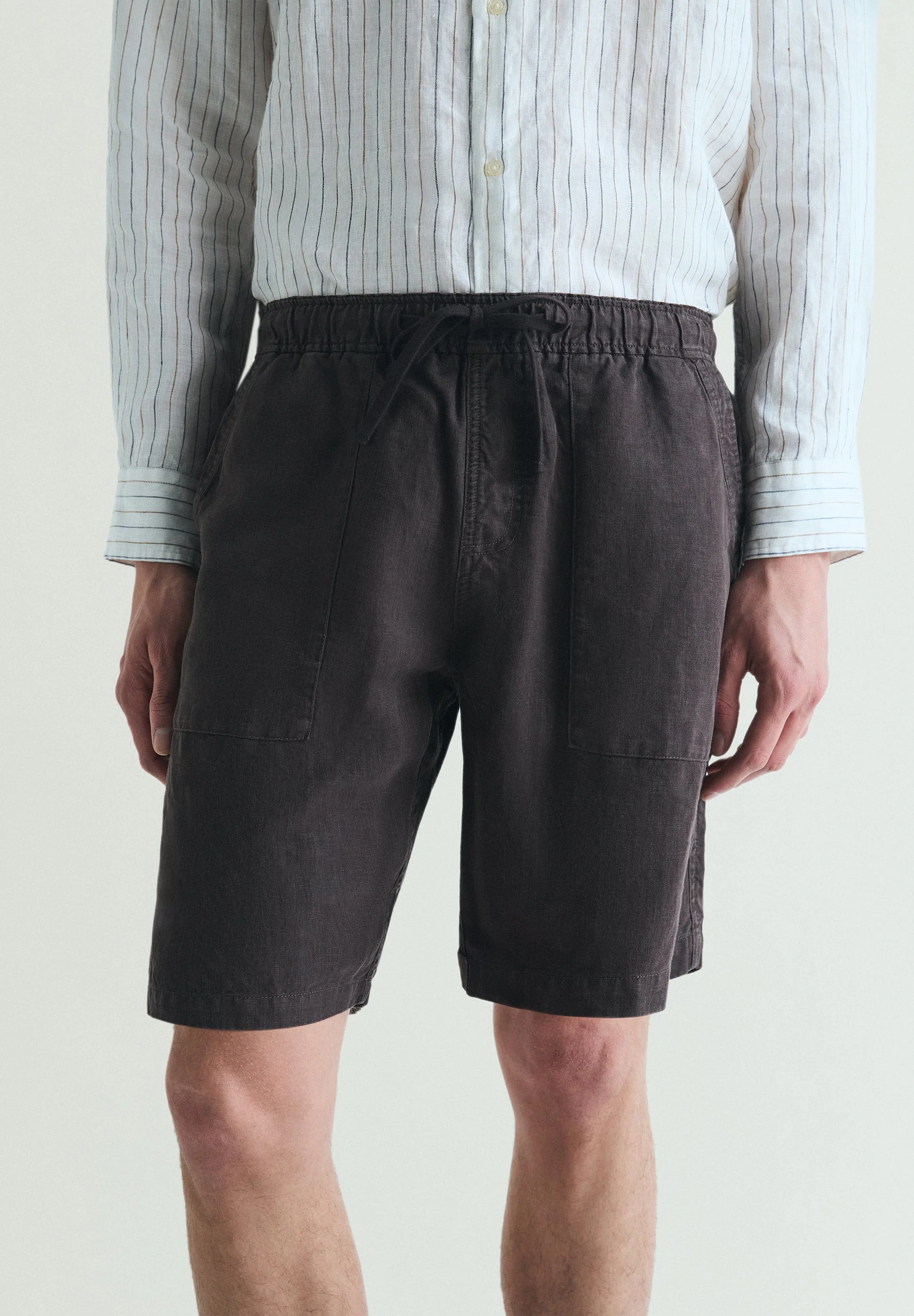 LINEN BERMUDA SHORTS WITH VISIBLE SEAMS - Image 3