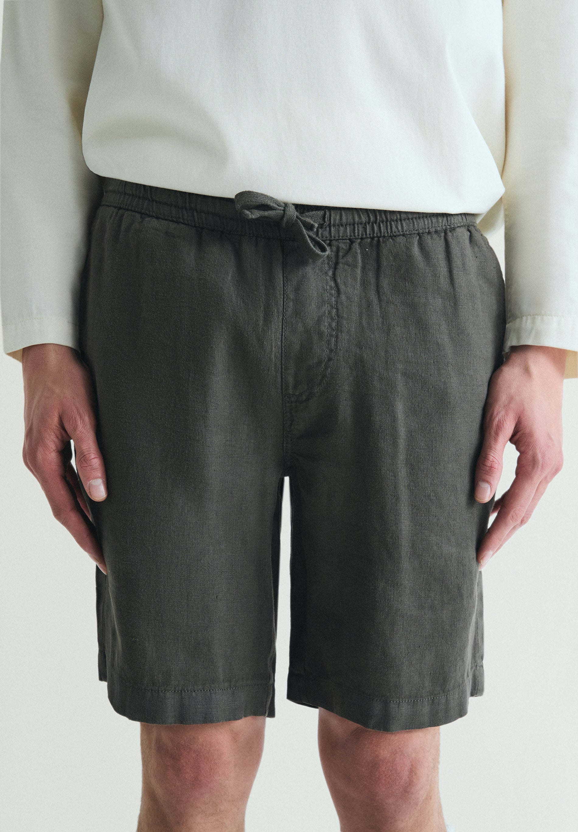 PLAIN LINEN BERMUDA SHORTS - Image 3