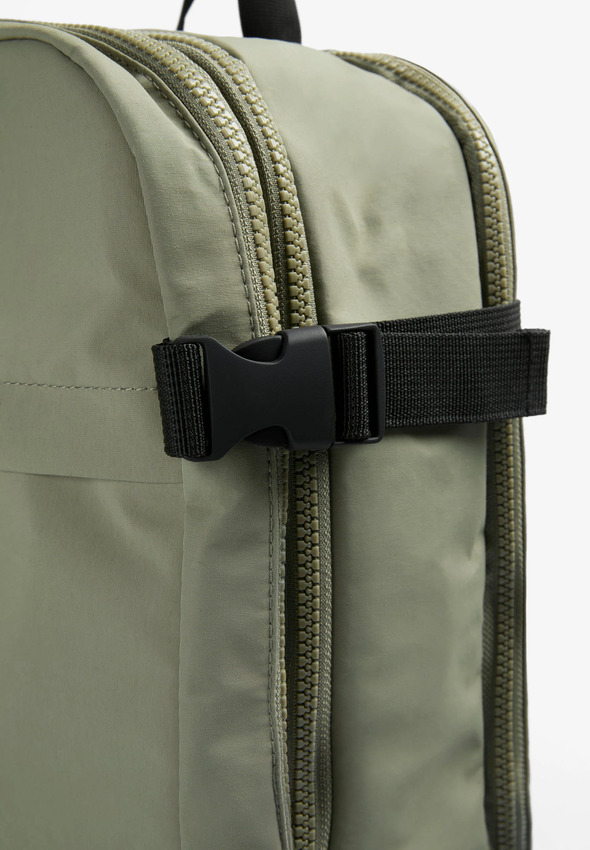 SKULL TRAVEL BACKPACK - Image 2