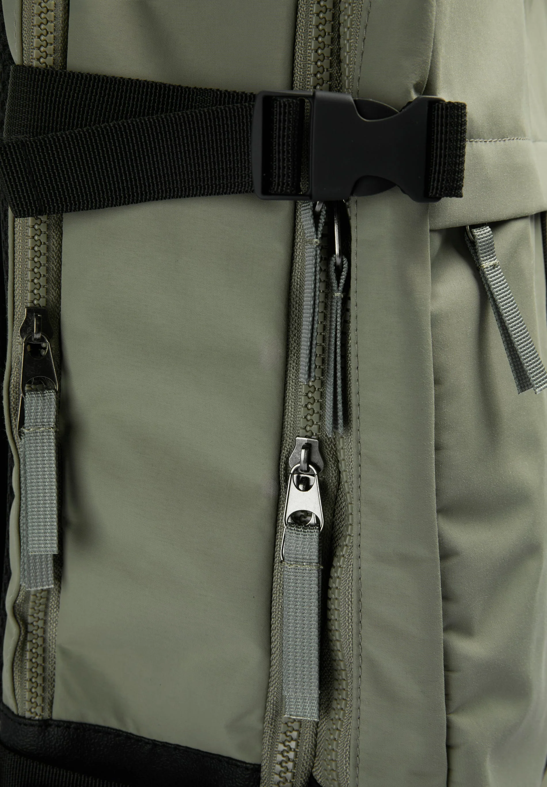SKULL TRAVEL BACKPACK - Image 4