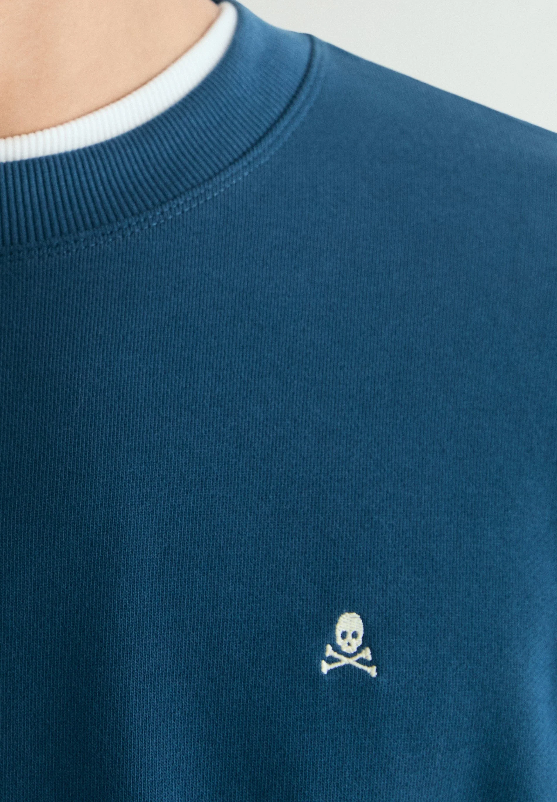 SWEATSHIRT WITH CONTRAST EMBROIDERY - Image 3