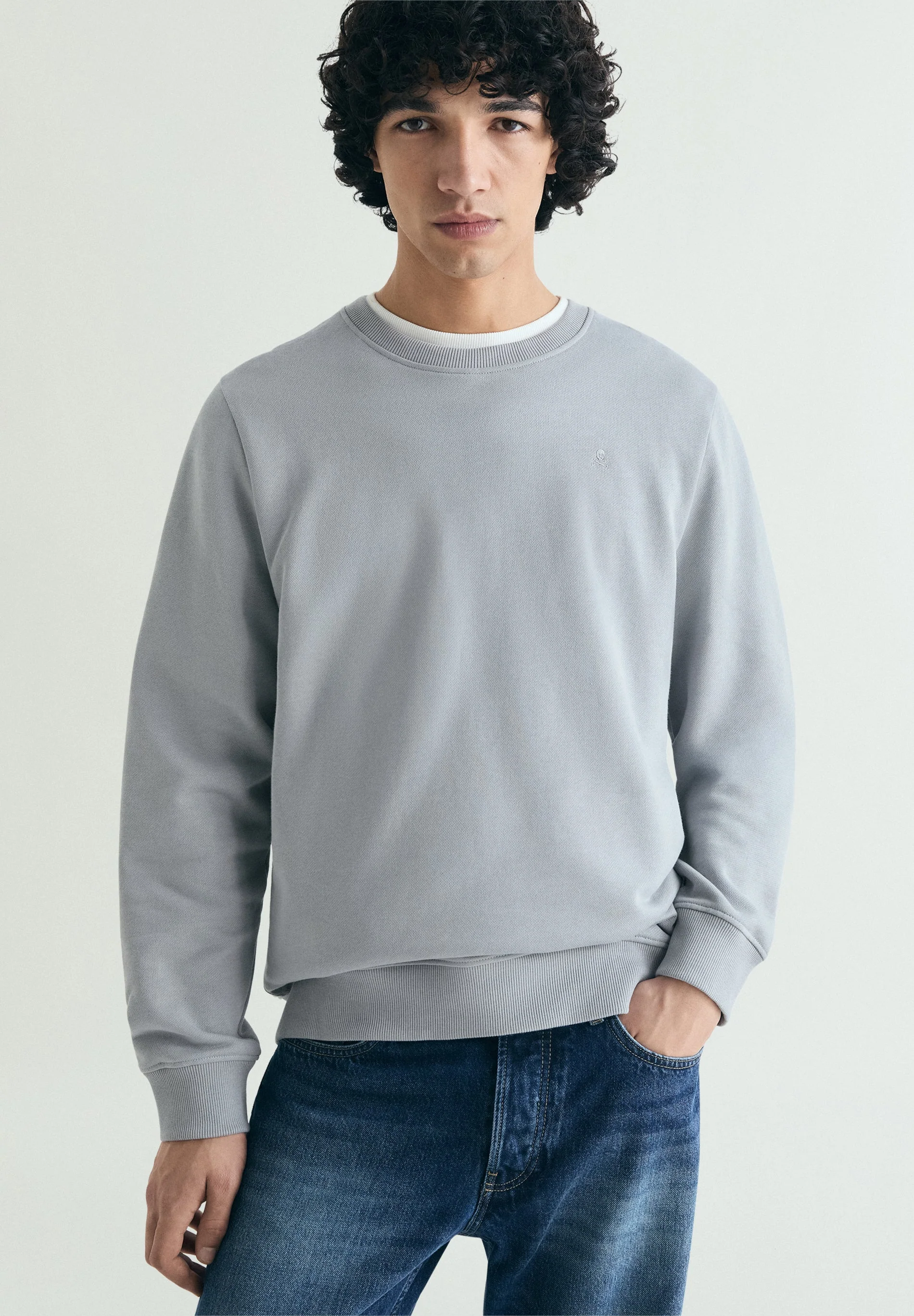 WASHED EMBROIDERED SWEATSHIRT