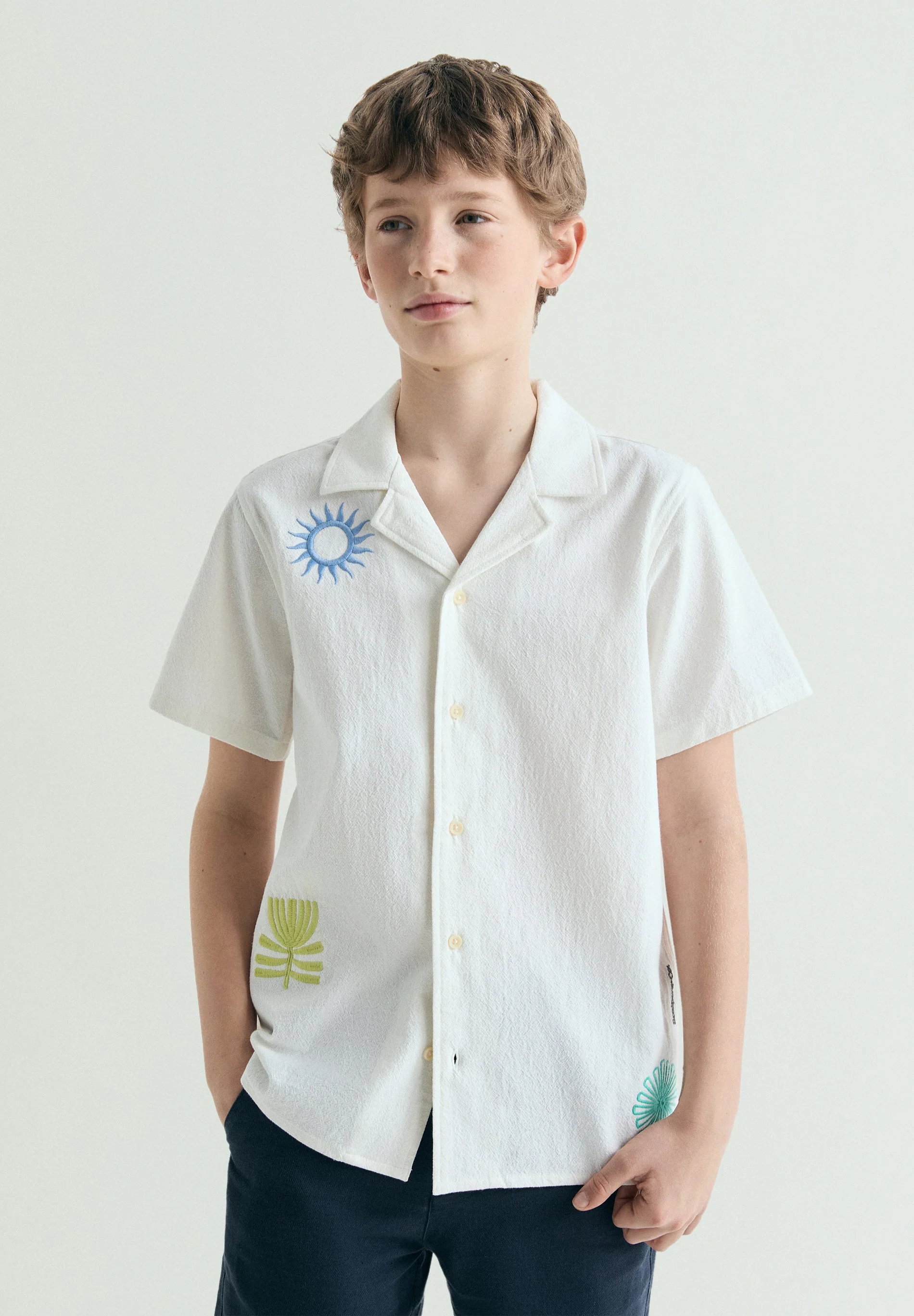 SHORT SLEEVE SHIRT WITH EMBROIDERY