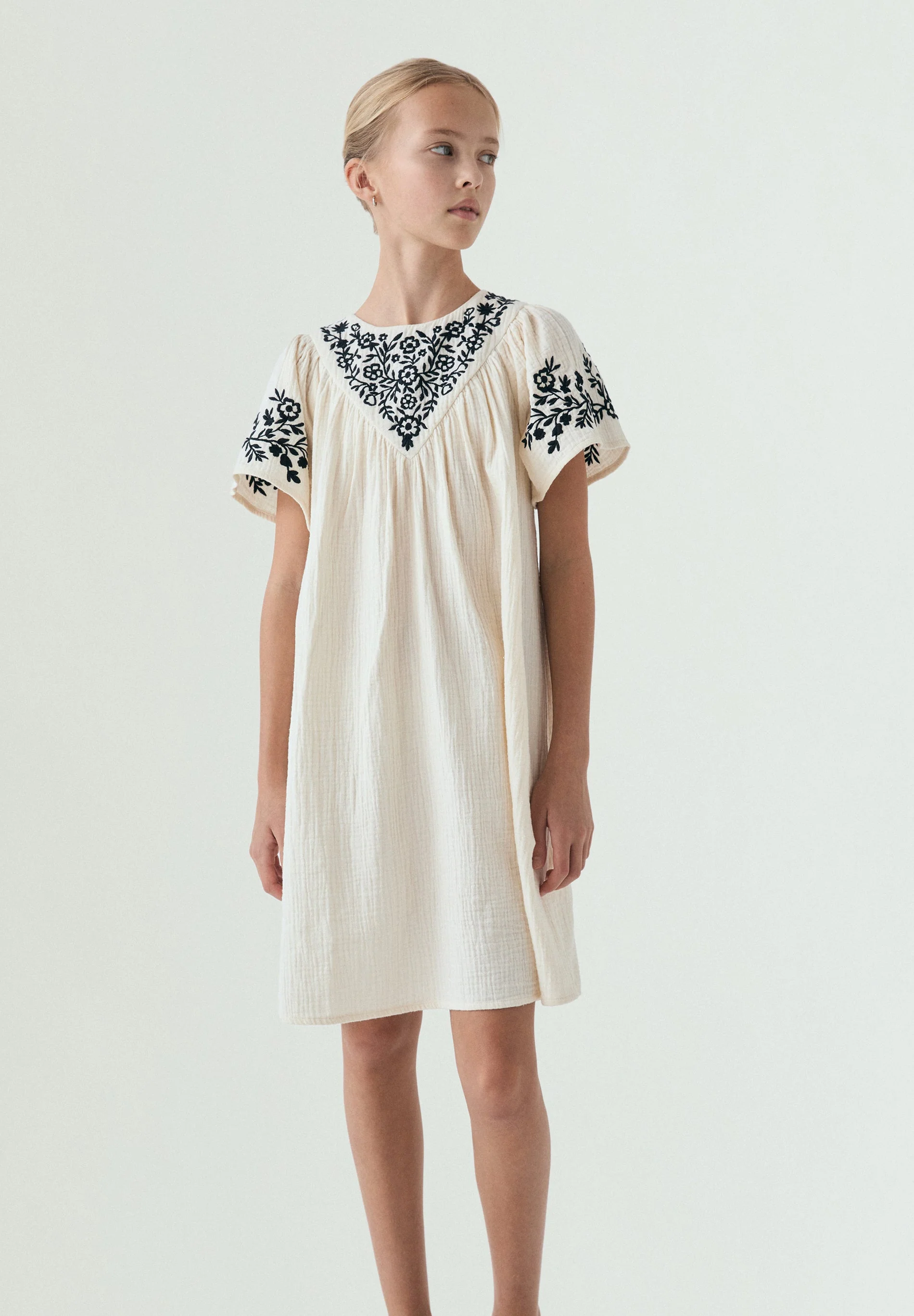 CONTRAST EMBROIDERED DRESS - Image 2