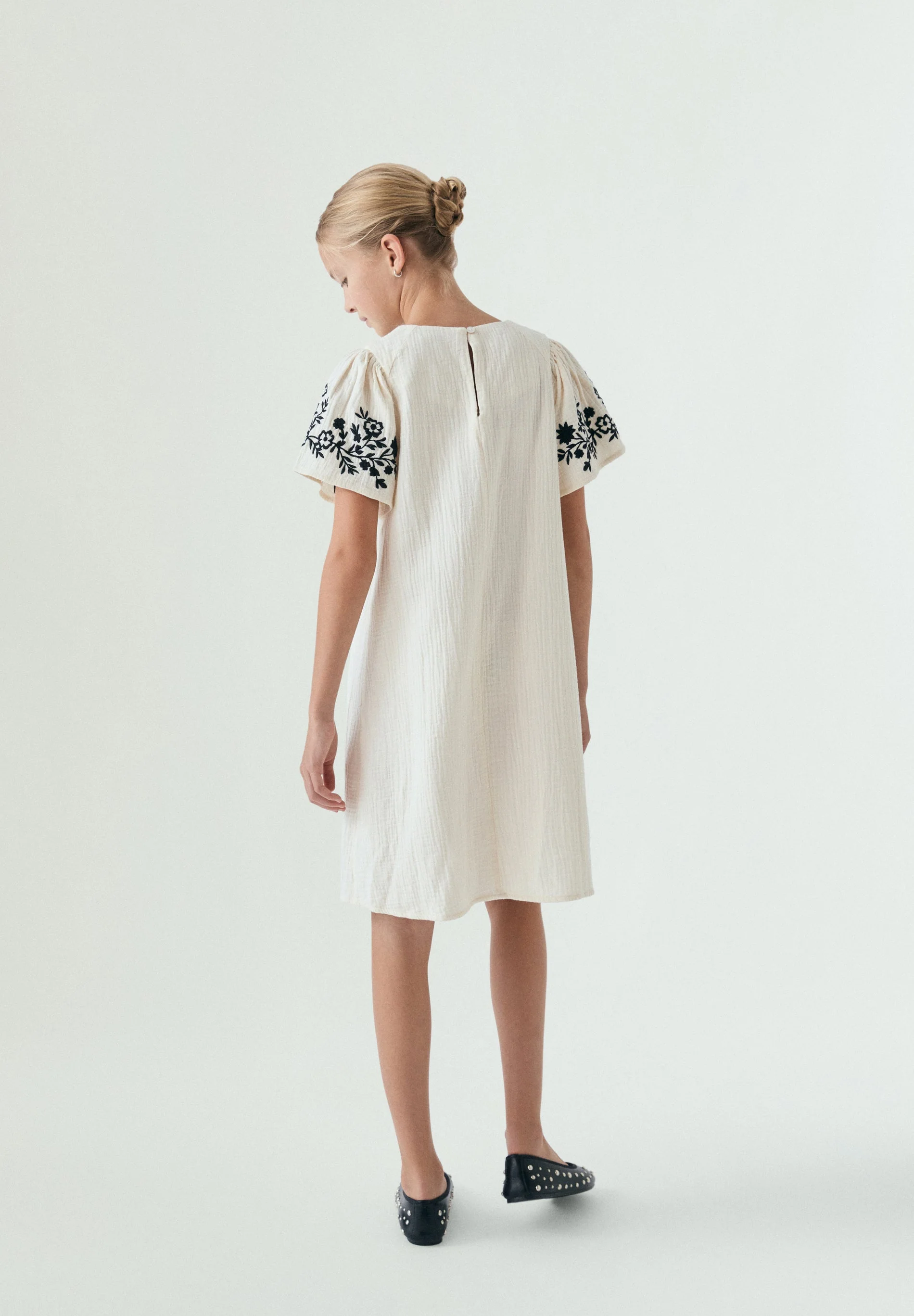 CONTRAST EMBROIDERED DRESS - Image 5