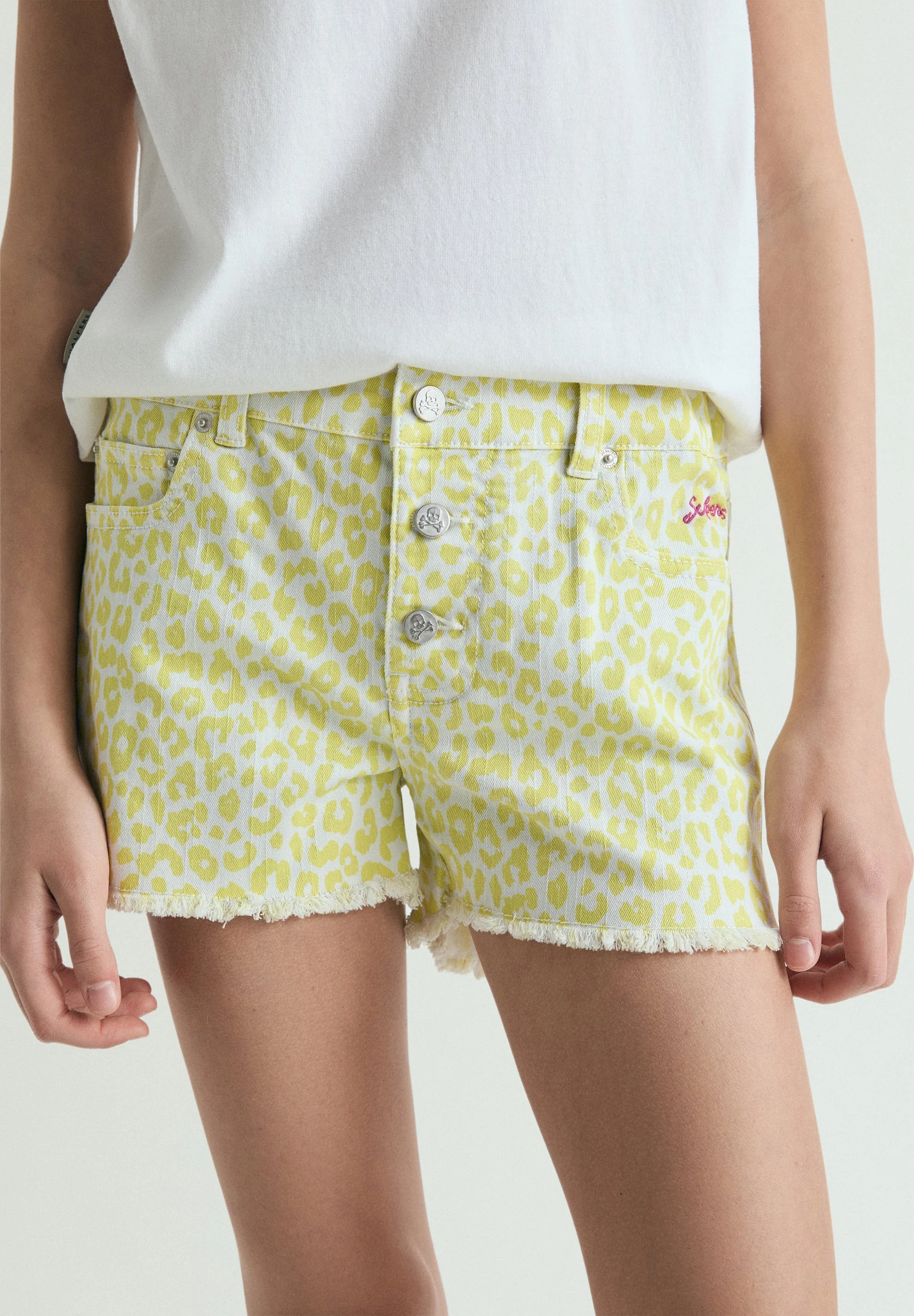 ANIMAL PRINT SHORTS WITH BUTTON - Image 2