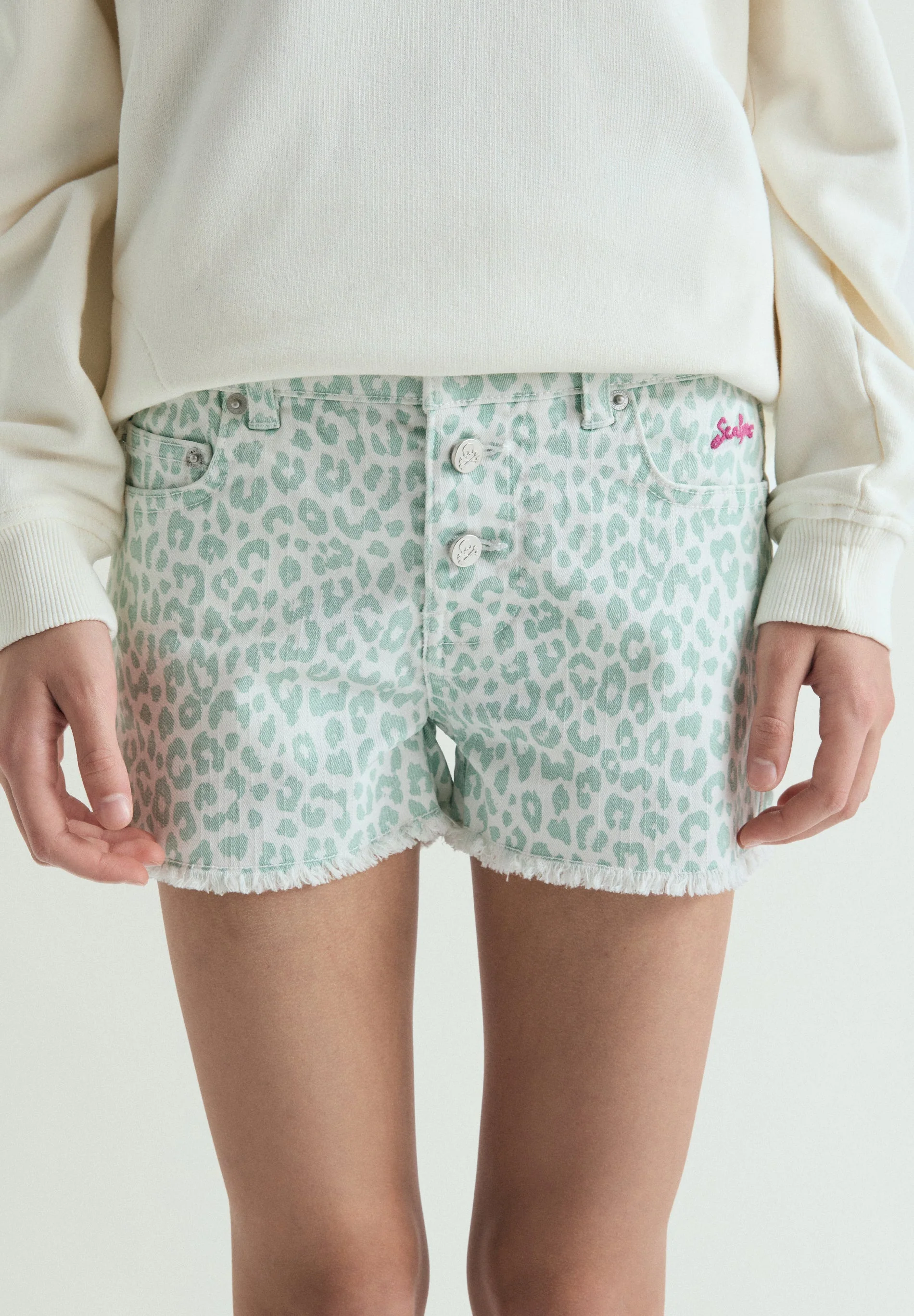 ANIMAL PRINT SHORTS WITH BUTTON - Image 2