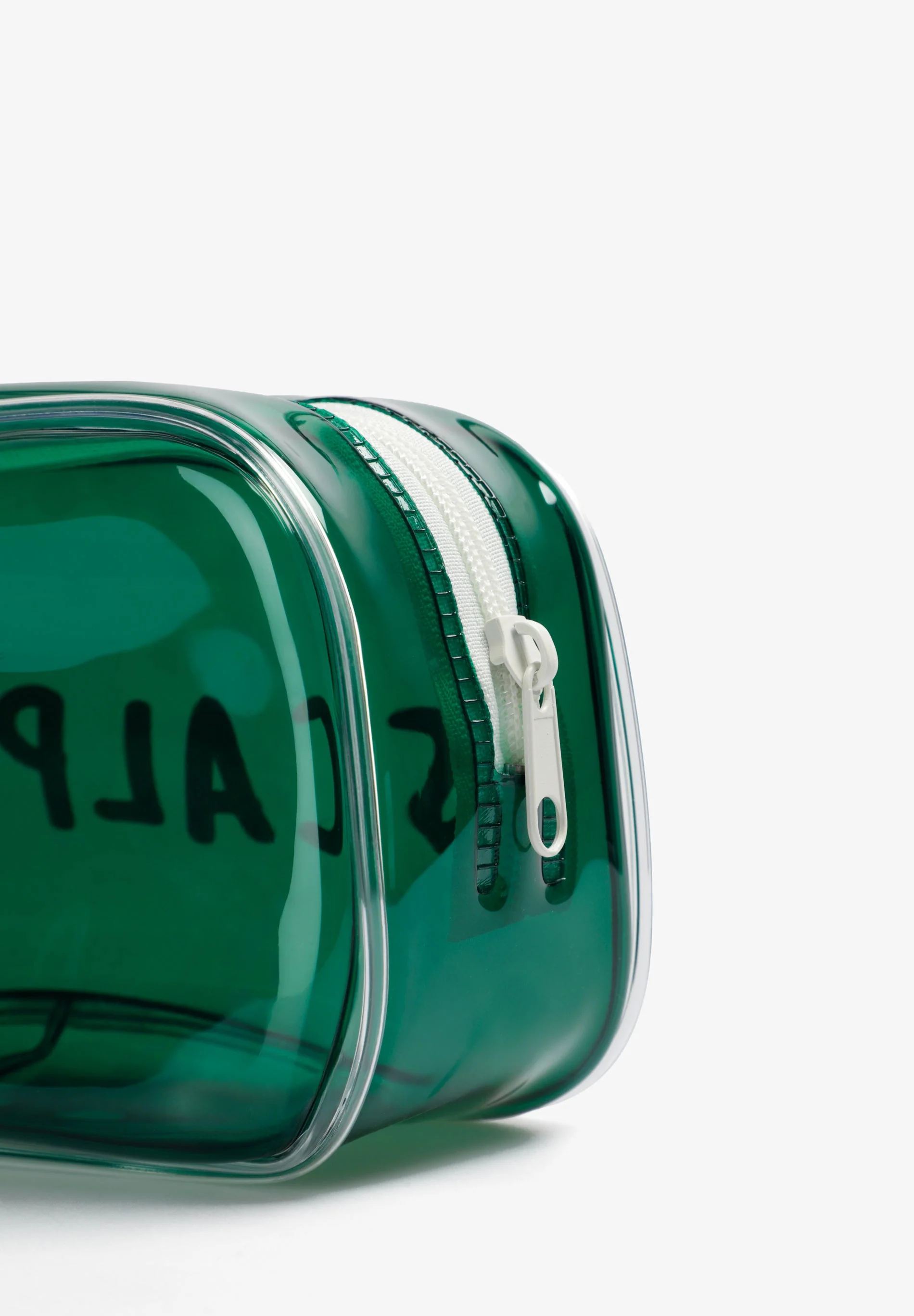 TOILETRY BAG WITH TRAVEL SET - Image 8