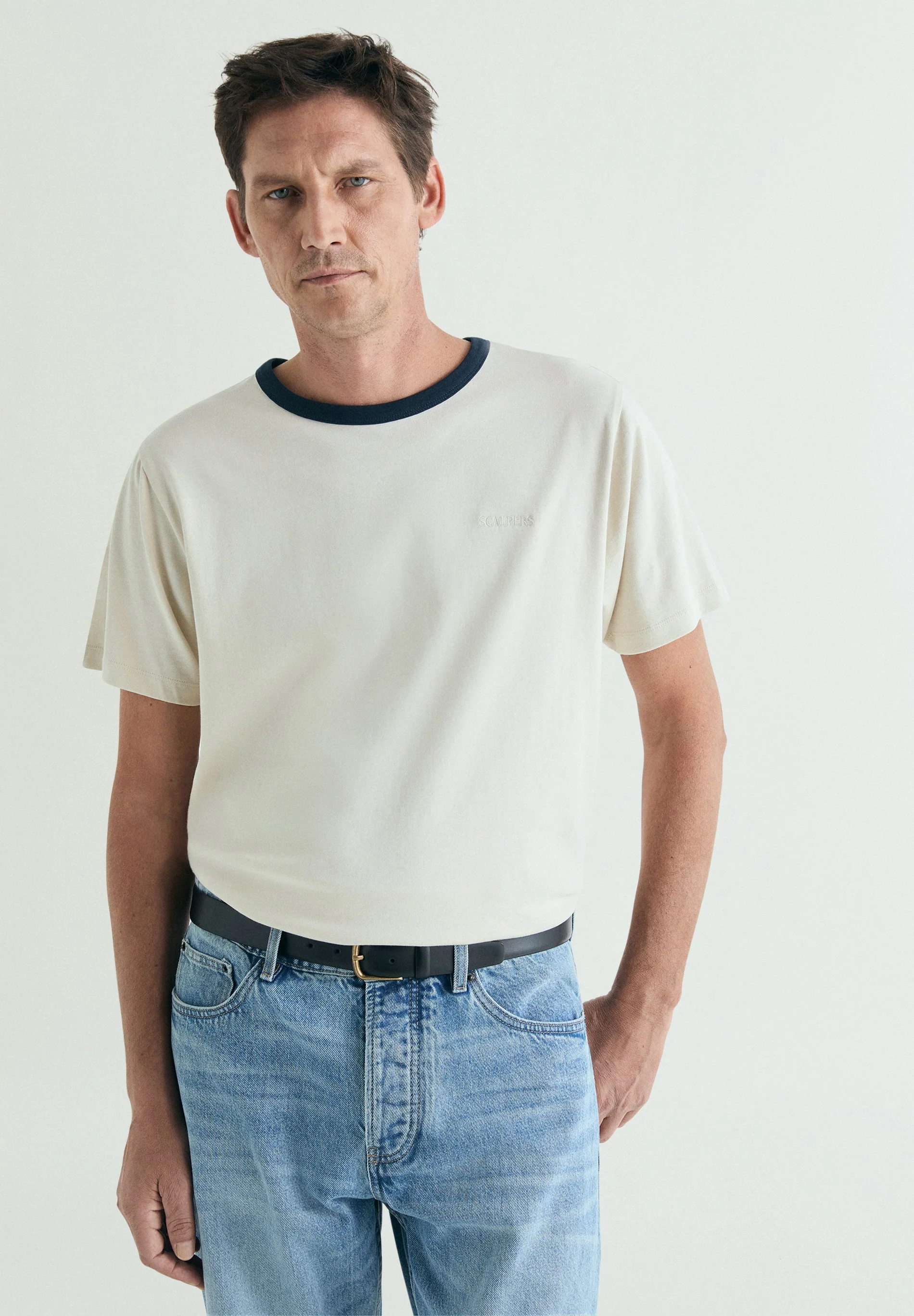 CONTRAST COLLAR T-SHIRT