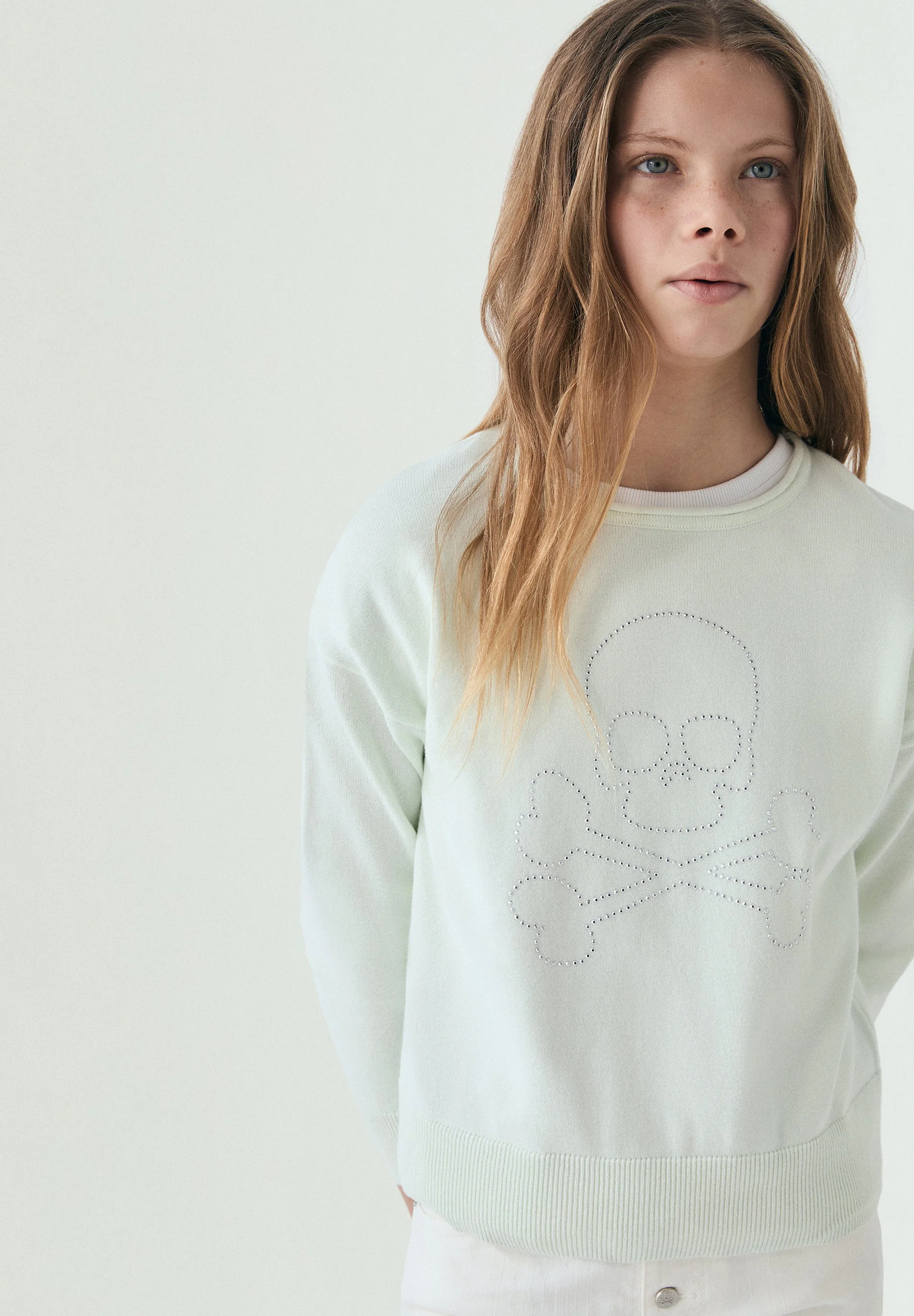 SWEATER WITH STUDDED SKULL